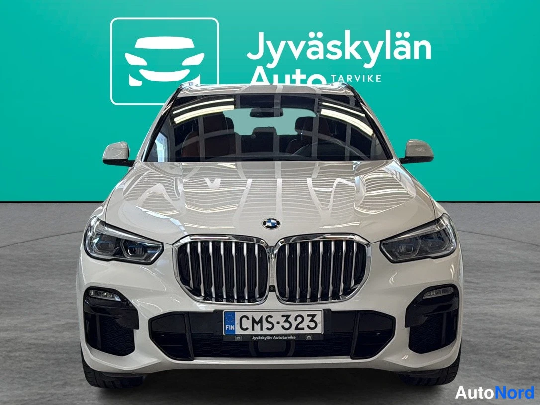 Valkoinen BMW X5 2019, edestä, kuva 3