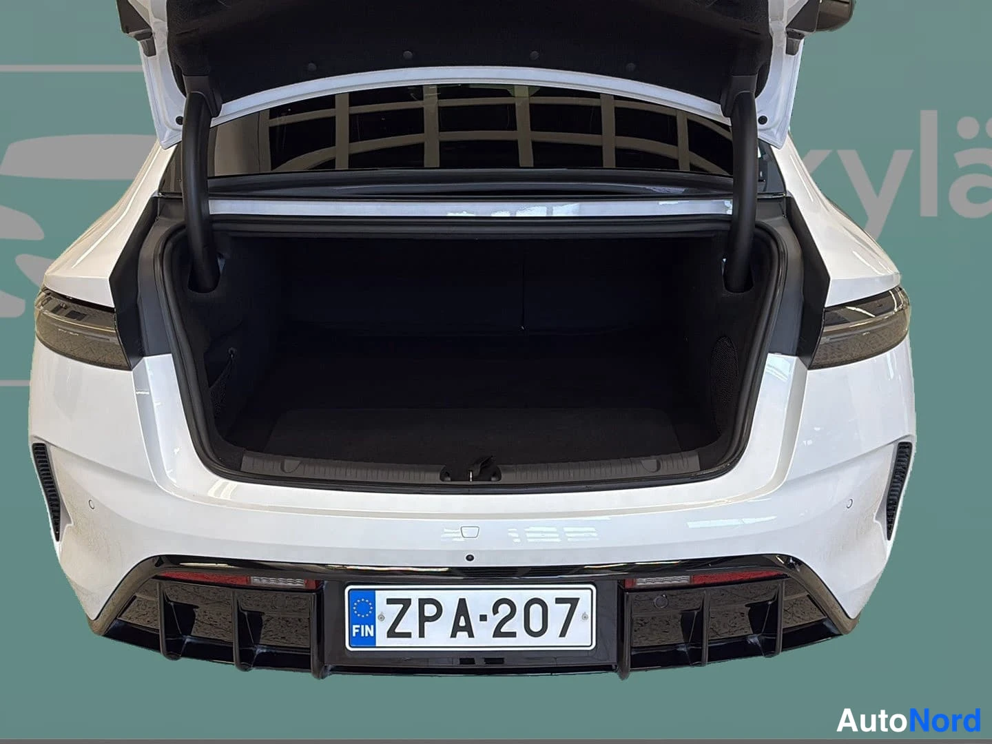 Valkoinen BYD Seal 2025, tavaratila, kuva 9