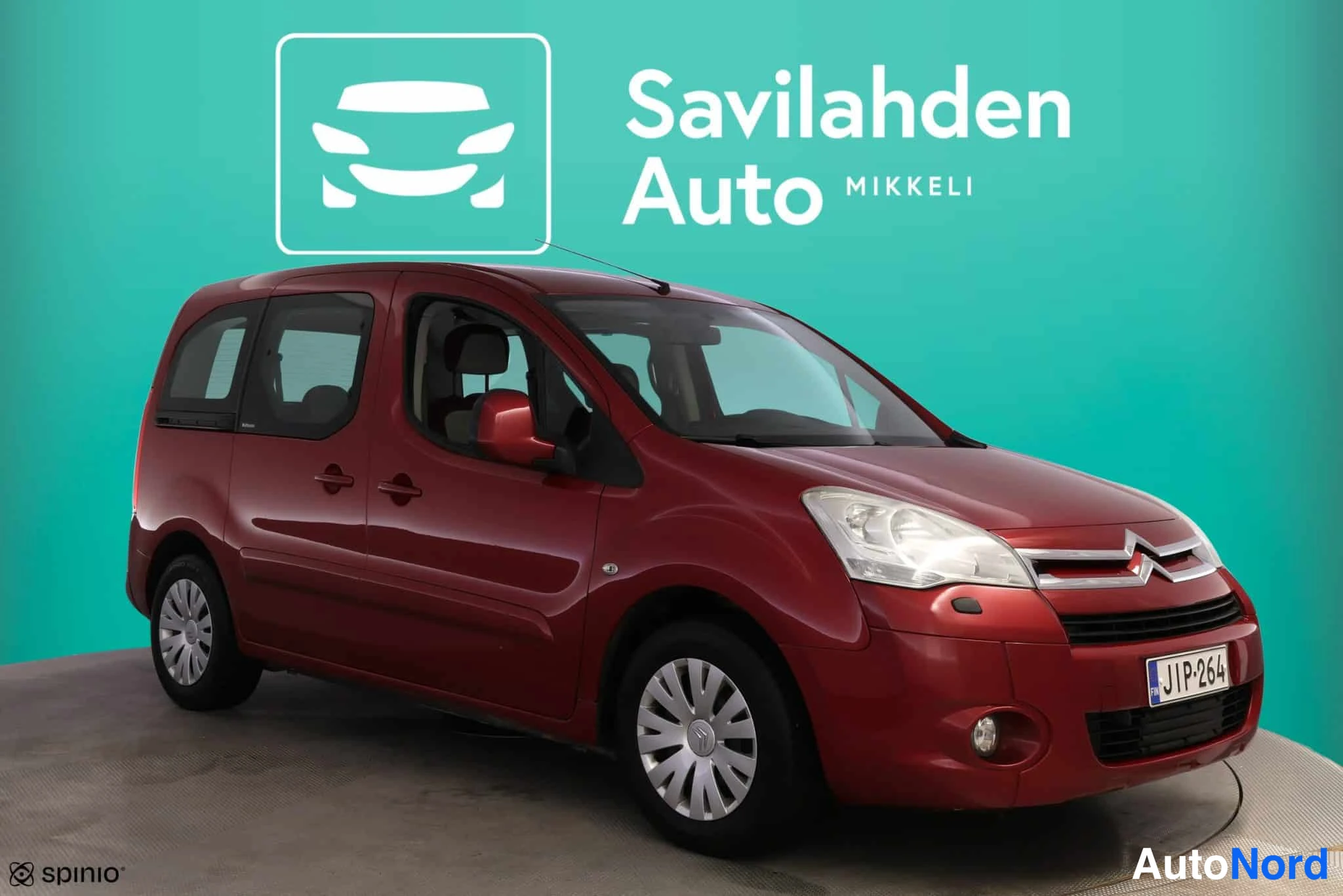 Punainen Citroen Berlingo 2011, etuviisto, keula oikealle, kuva 5