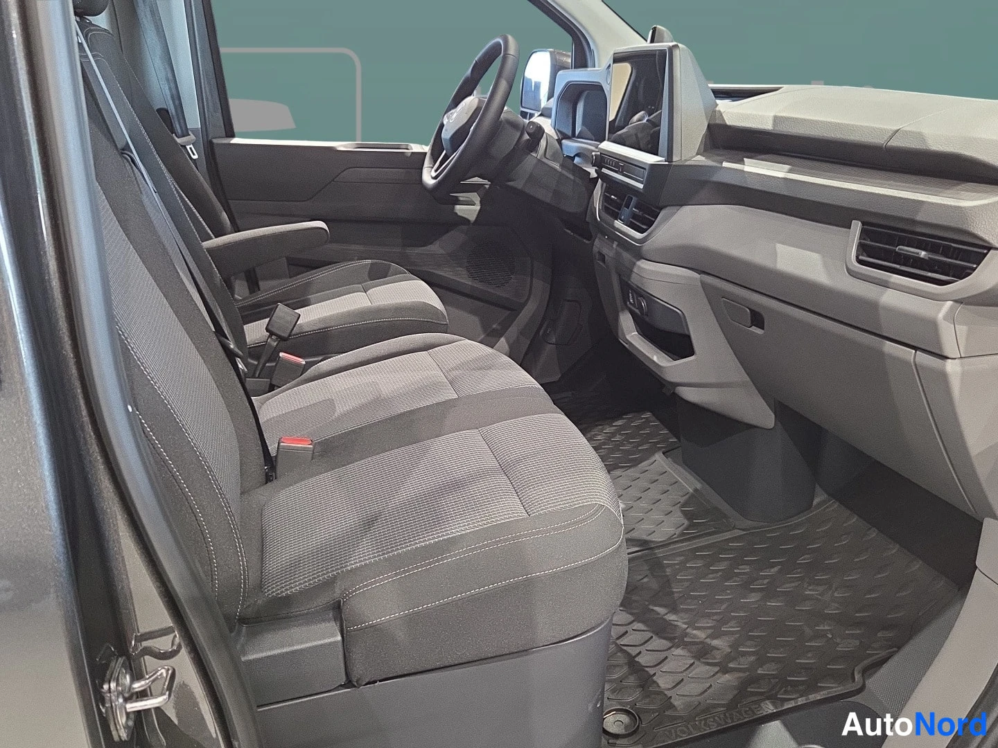 Grå Volkswagen Transporter 2026, förarplats, bild 6