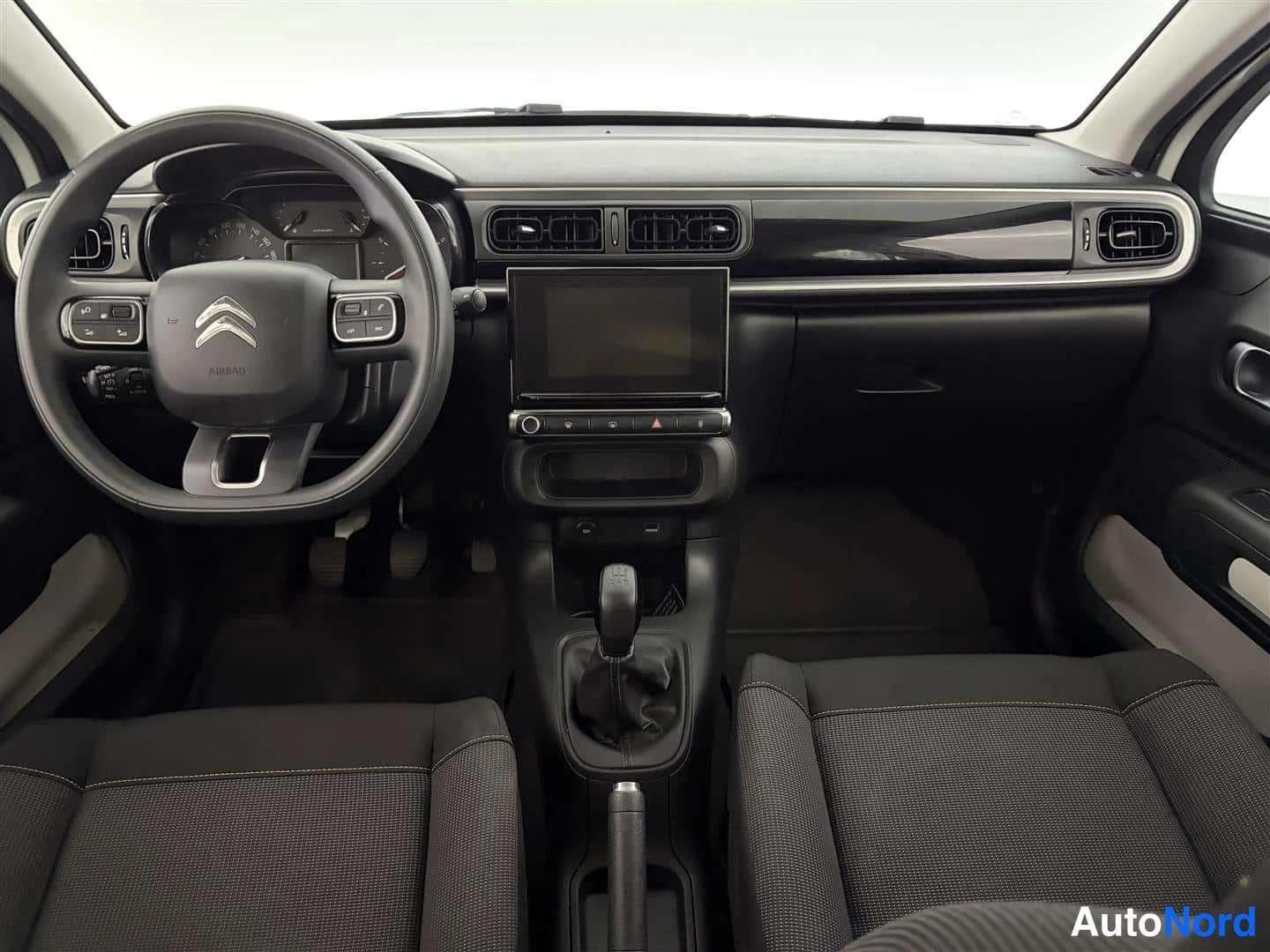 Valkoinen Citroen C3 2023, ohjaamo, kuva 13
