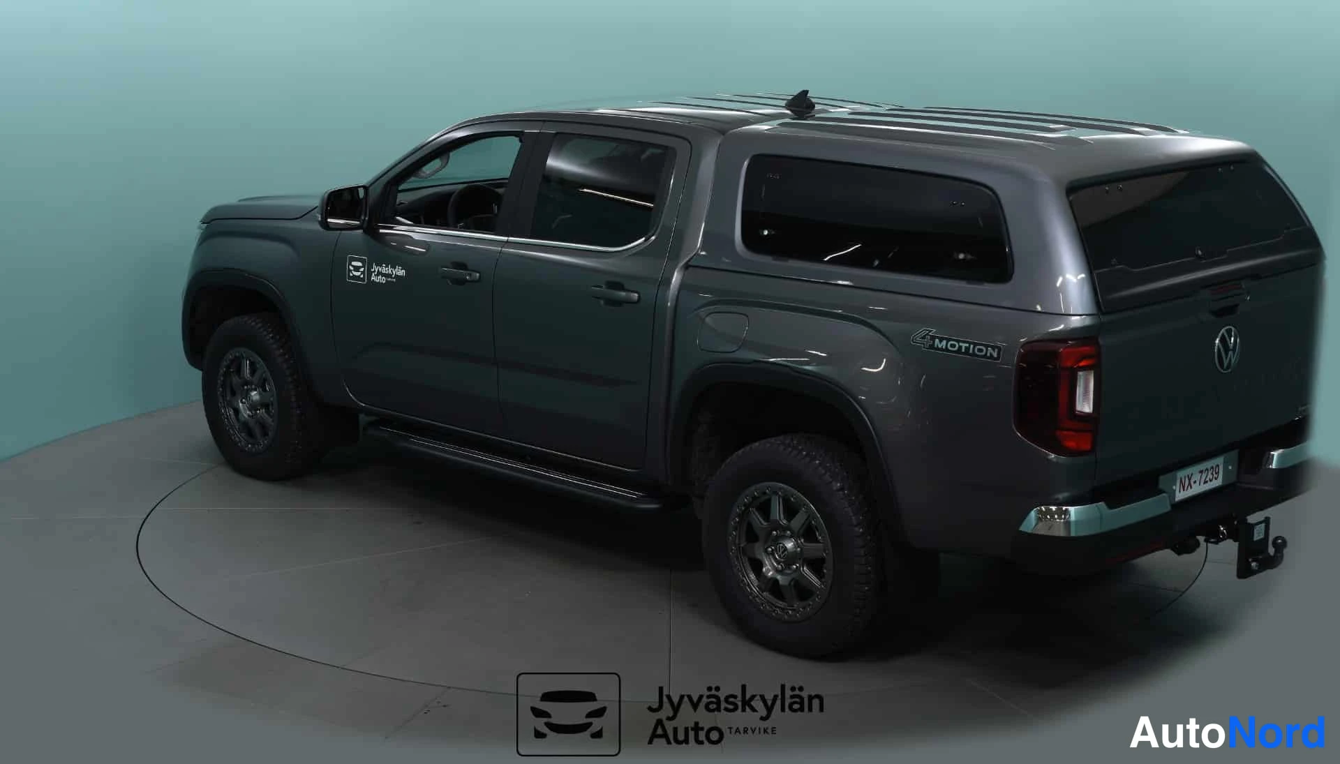 Grå Volkswagen Amarok 2026, snett bakifrån, bild 7