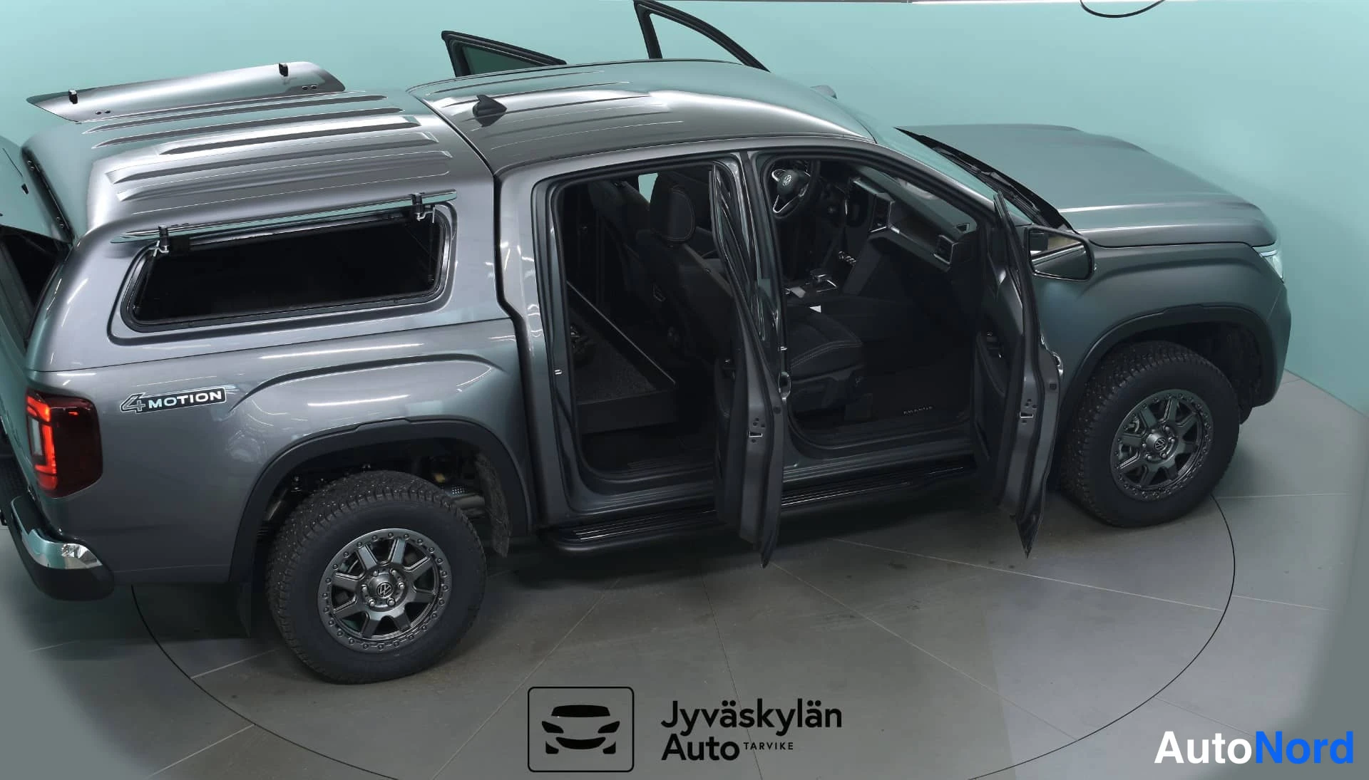 Grå Volkswagen Amarok 2026, snett bakifrån, bild 10