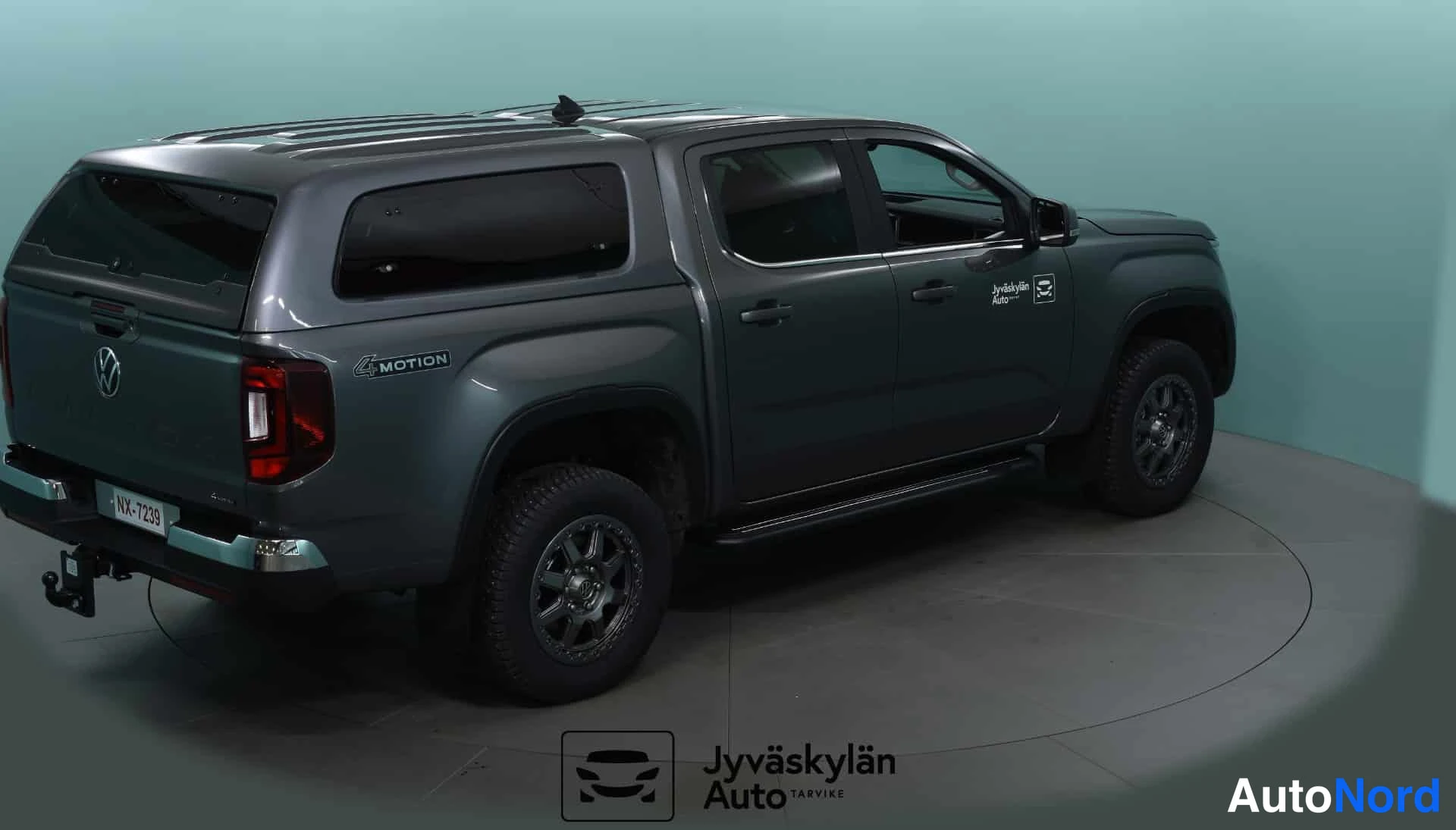 Grå Volkswagen Amarok 2026, snett bakifrån, bild 8