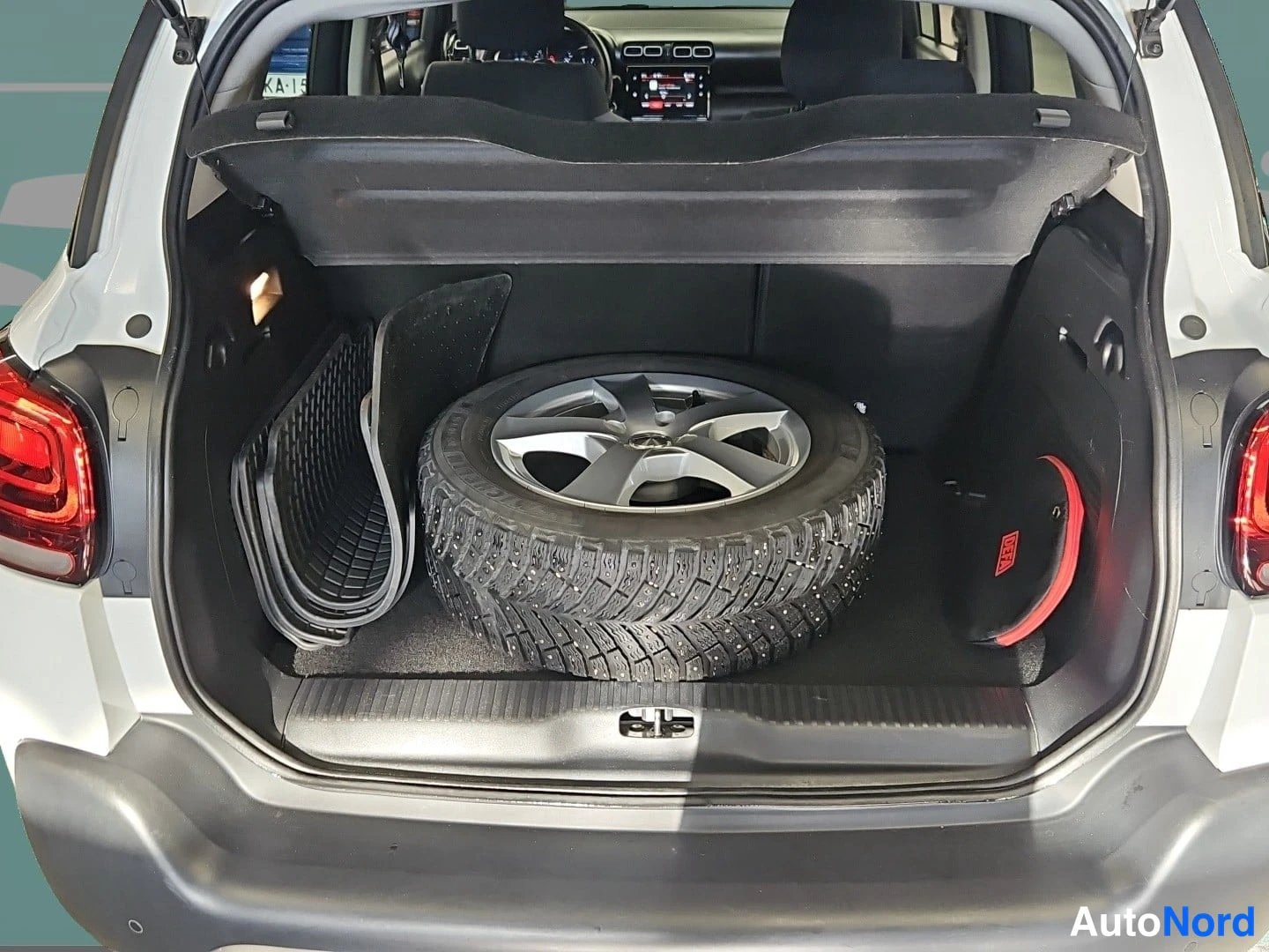 Valkoinen Citroen C3 Aircross 2019, tavaratila, kuva 17