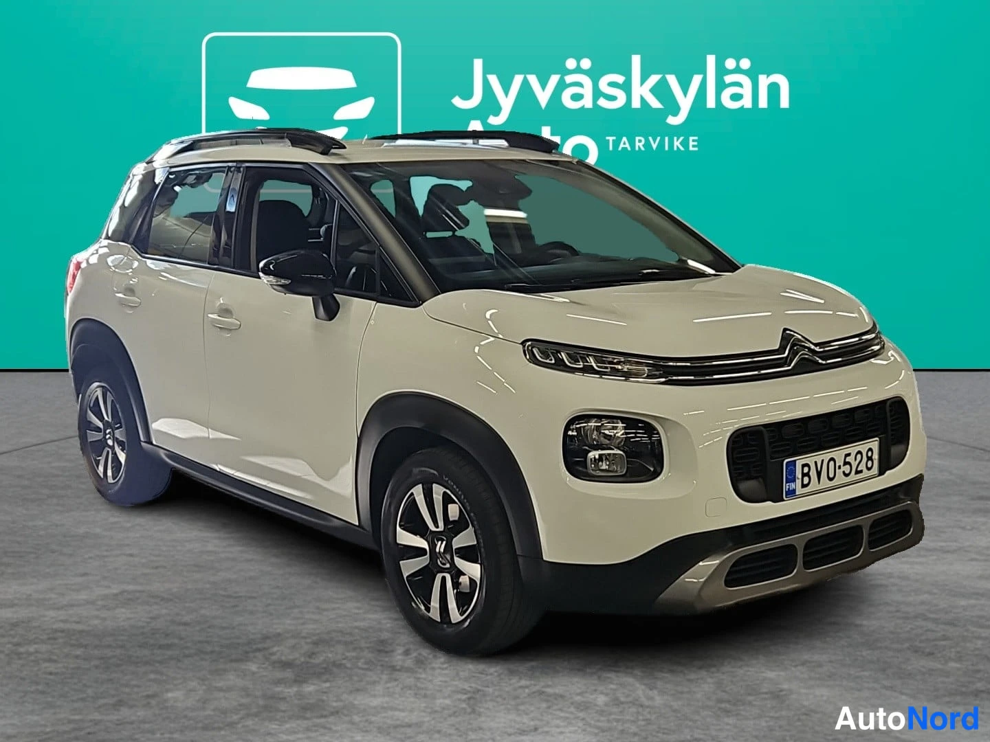 Valkoinen Citroen C3 Aircross 2019, etuviisto, keula oikealle, kuva 5