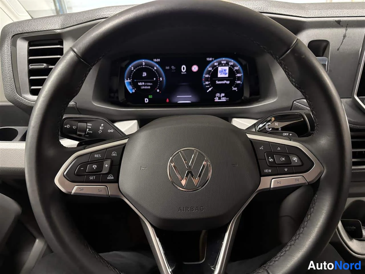 Valkoinen Volkswagen Crafter 2025, yksityiskohta, kuva 14