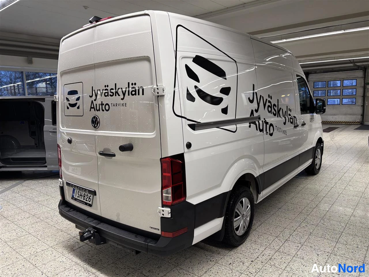 Valkoinen Volkswagen Crafter 2025, takaviisto, kuva 5