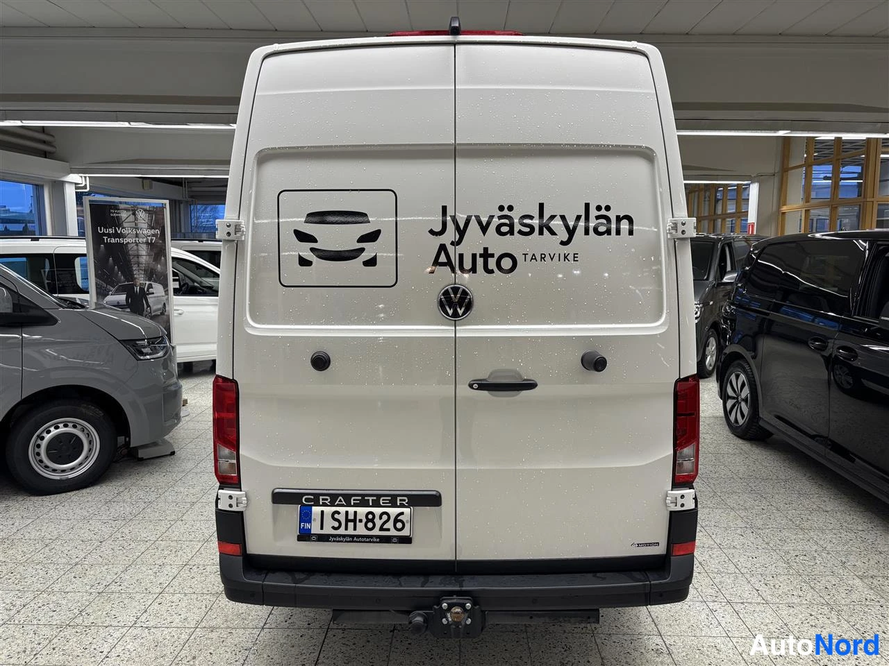 Valkoinen Volkswagen Crafter 2025, takaa, kuva 6