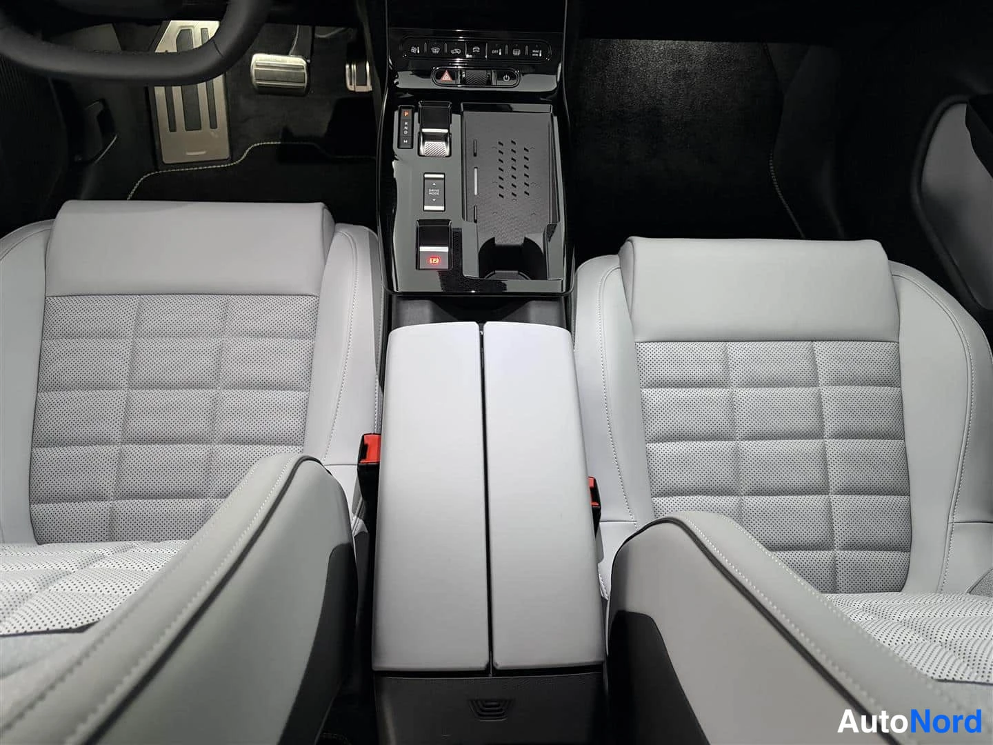 Vihreä Citroen C5 Aircross 2026, etuistuimet, kuva 18