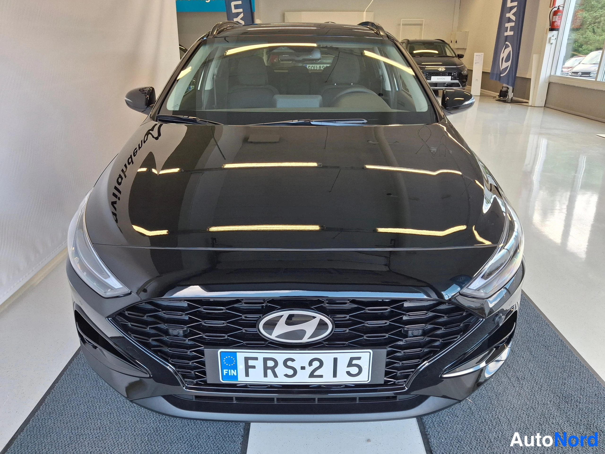 Musta Hyundai i30 2026, edestä, kuva 3