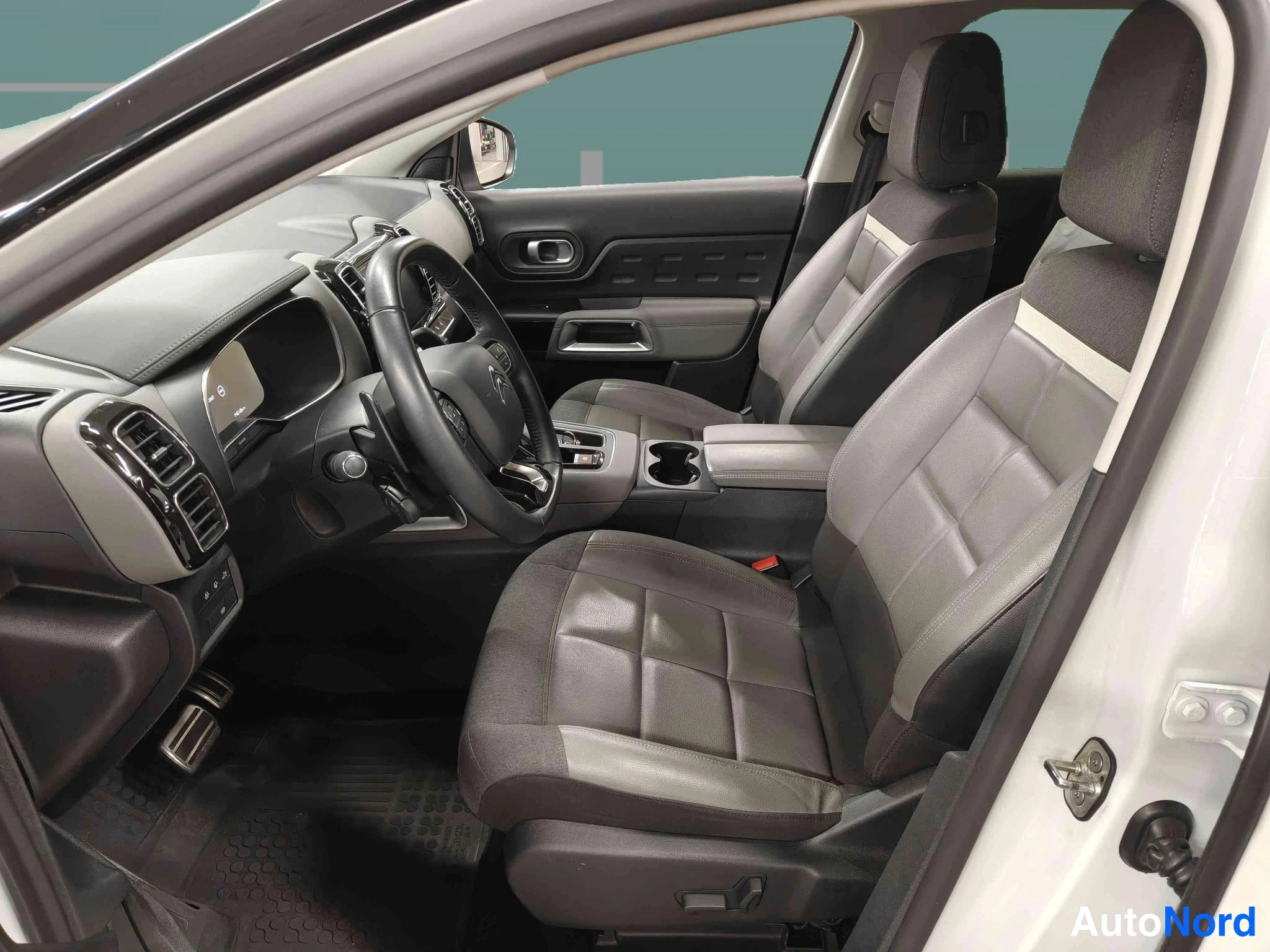 Valkoinen Citroen C5 Aircross 2020, ohjaamo, kuva 17