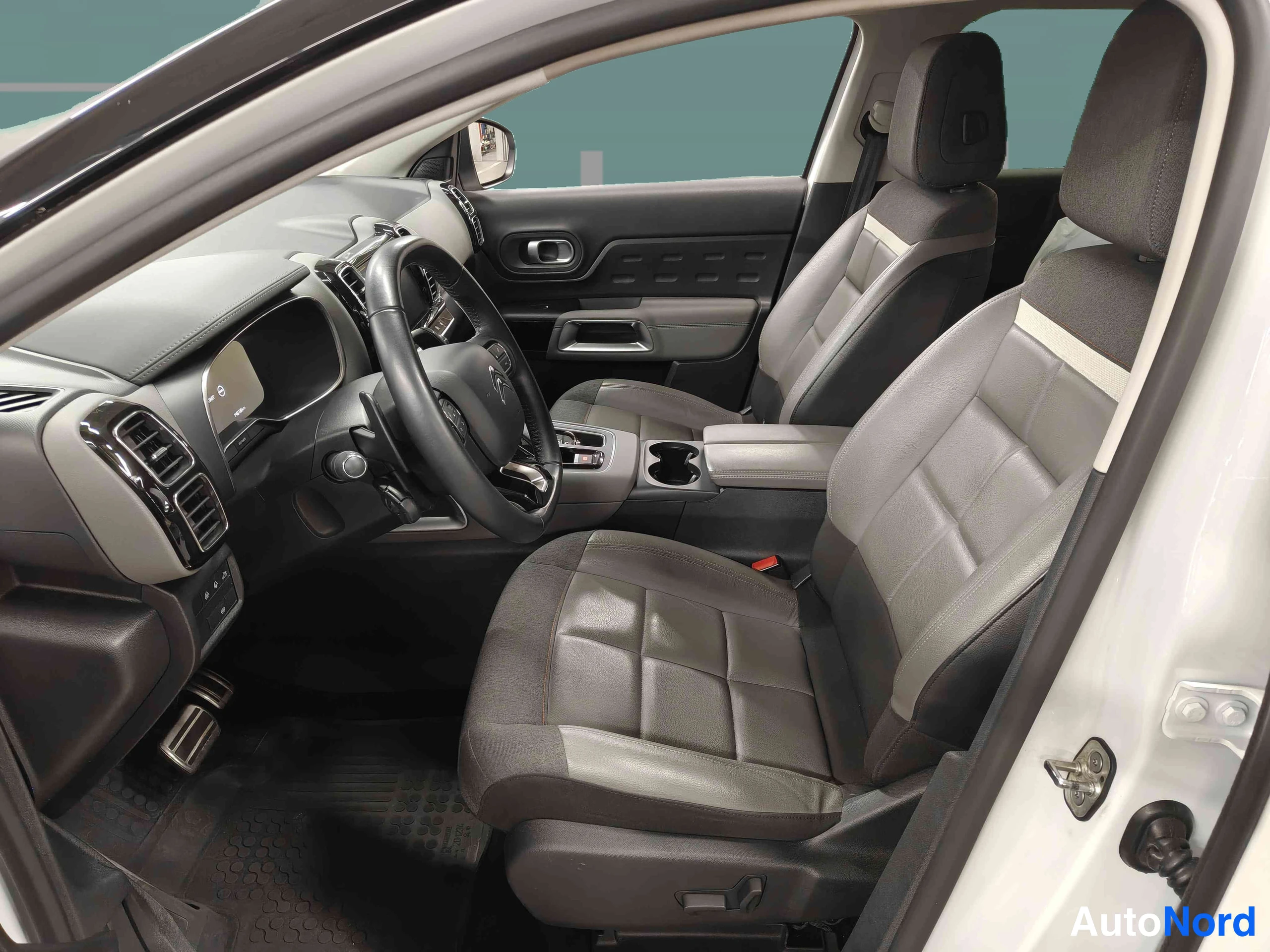 Valkoinen Citroen C5 Aircross 2020, ohjaamo, kuva 18