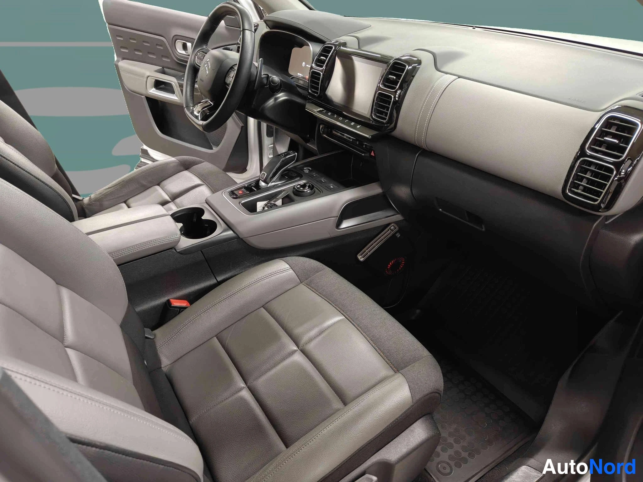 Valkoinen Citroen C5 Aircross 2020, ohjaamo, kuva 21
