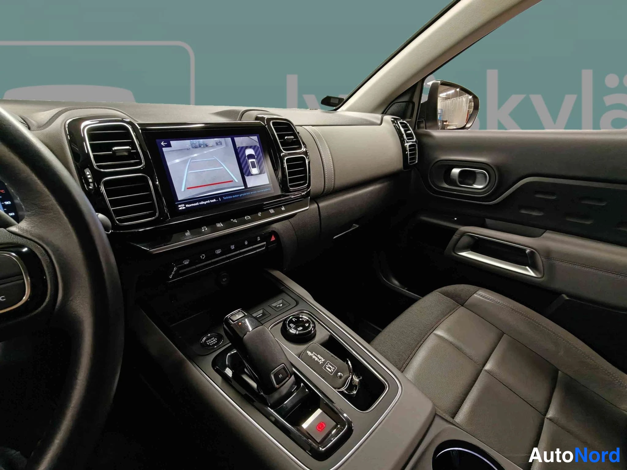 Valkoinen Citroen C5 Aircross 2020, ohjaamo, kuva 23