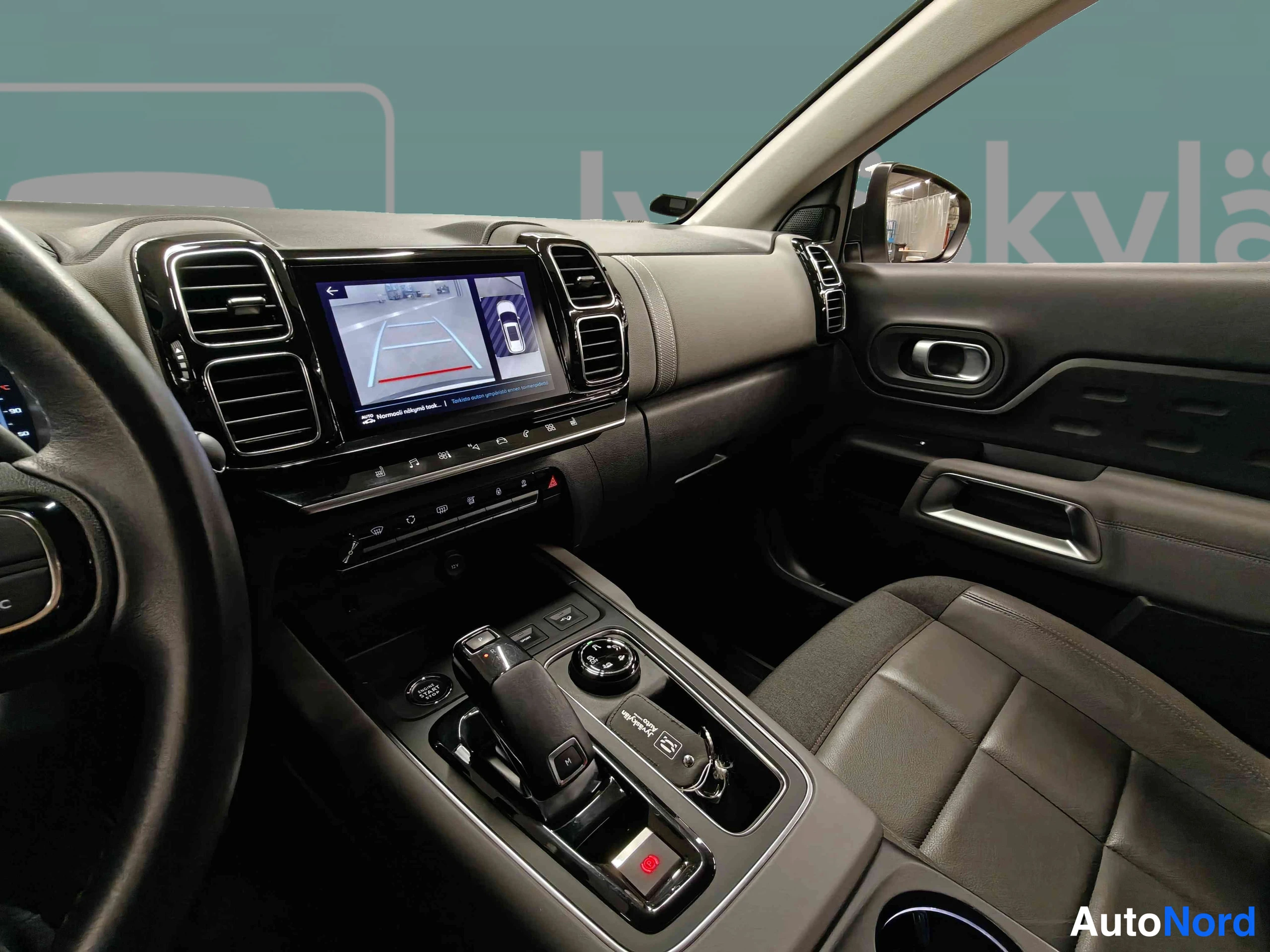 Valkoinen Citroen C5 Aircross 2020, ohjaamo, kuva 24
