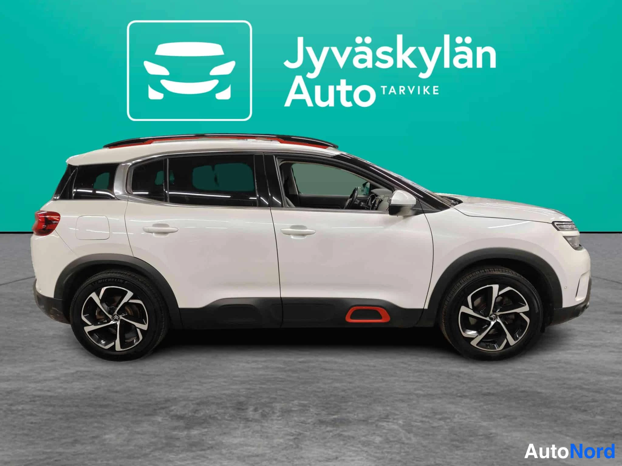 Valkoinen Citroen C5 Aircross 2020, etuviisto, keula oikealle, kuva 3