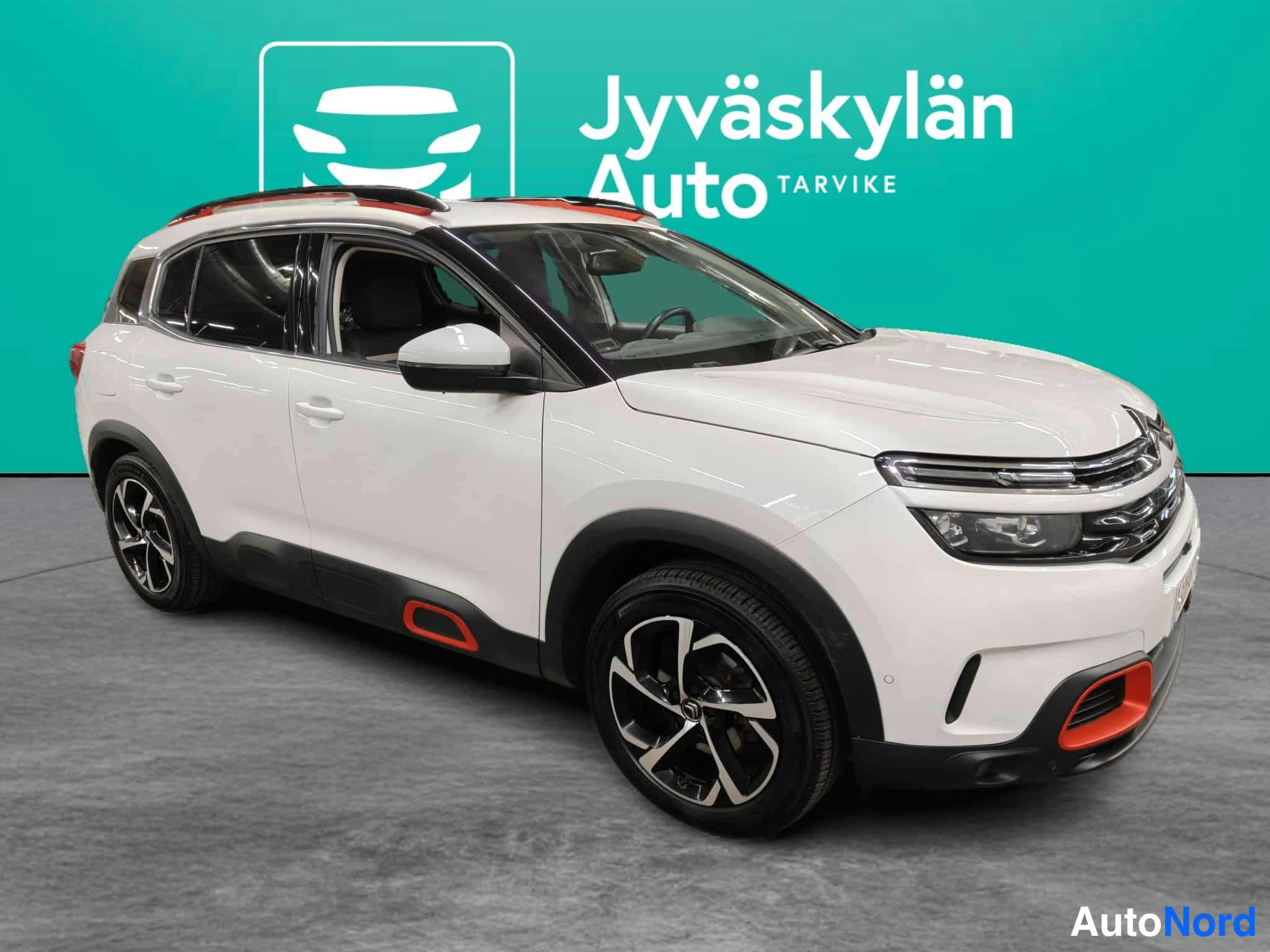 Valkoinen Citroen C5 Aircross 2020, etuviisto, keula oikealle, kuva 5