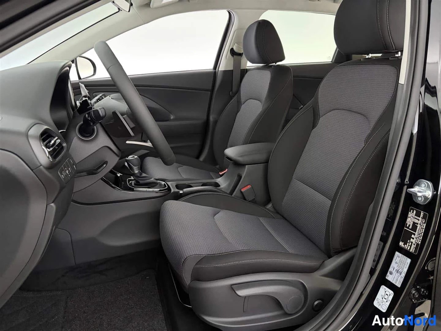 Musta Hyundai i30 2026, etuistuimet, kuva 19