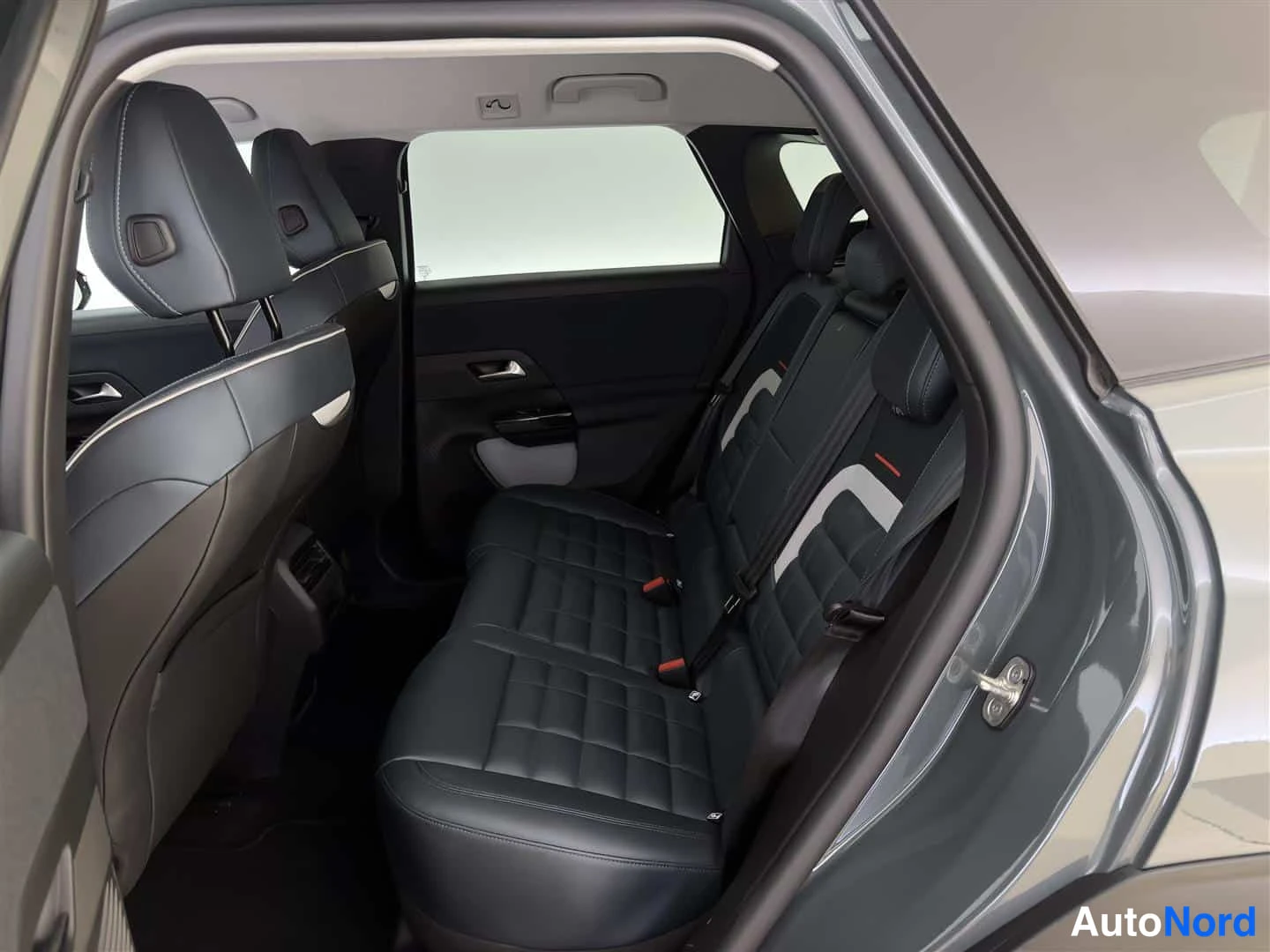 Vihreä Citroen C5 Aircross 2026, takaistuimet, kuva 19