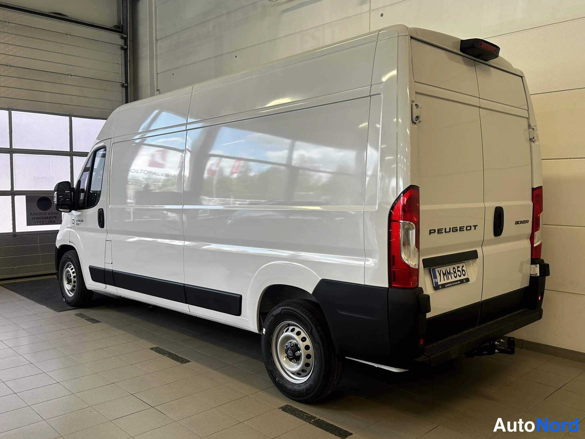 Valkoinen Peugeot Boxer 2026, takaviisto, kuva 3