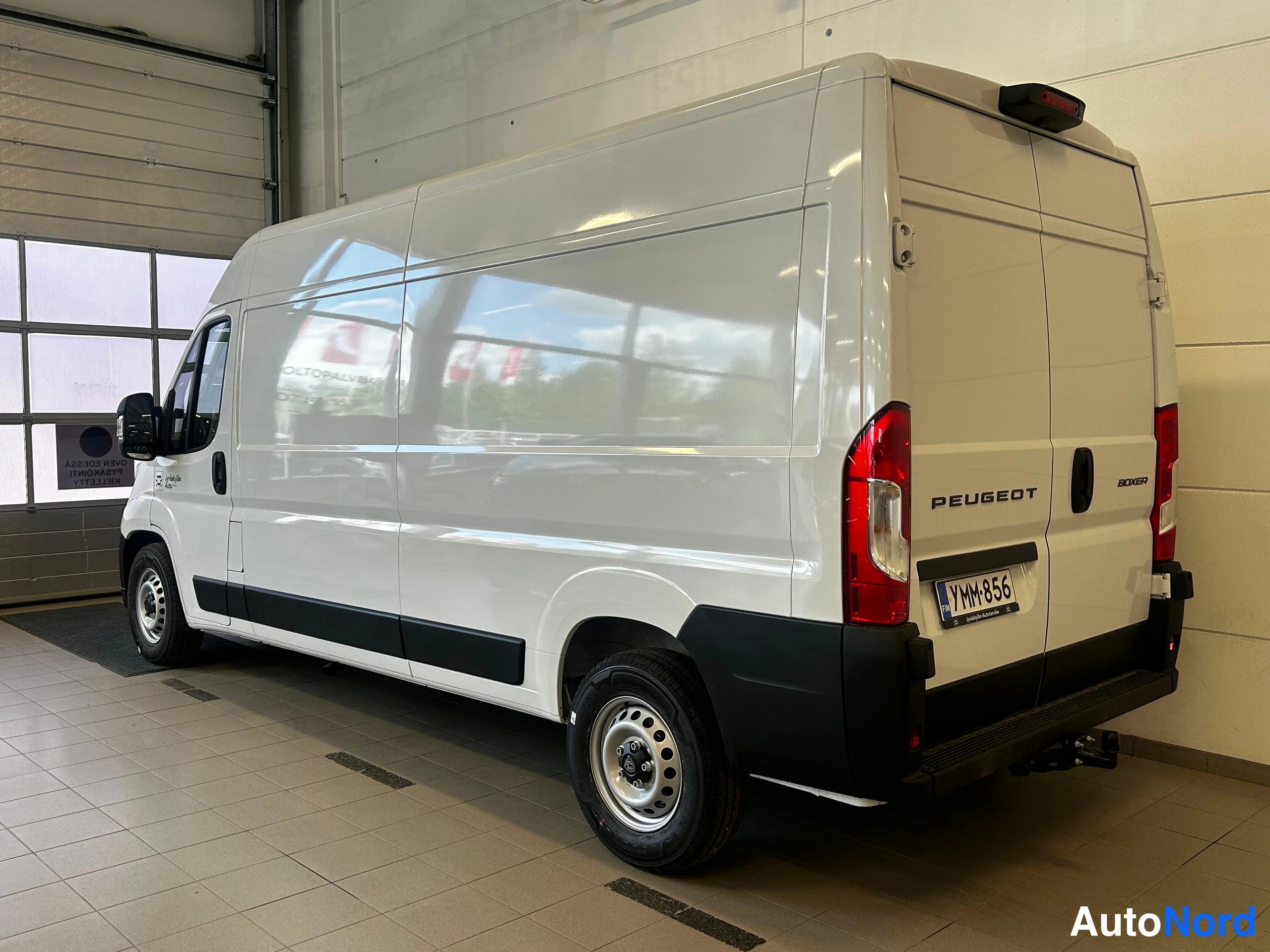 Valkoinen Peugeot Boxer 2026, takaviisto, kuva 4