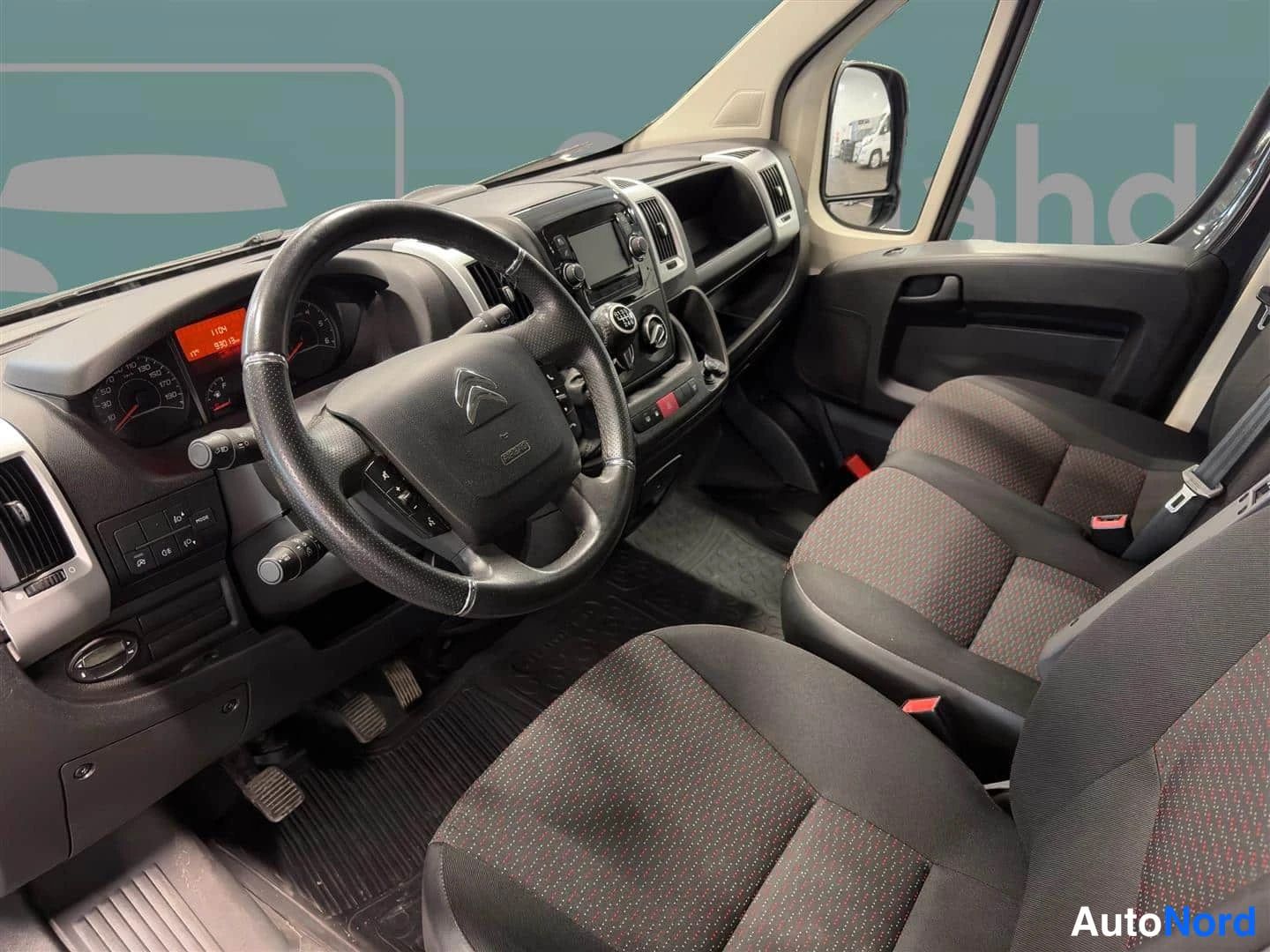 Harmaa Citroen Jumper 2021, ohjaamo, kuva 8