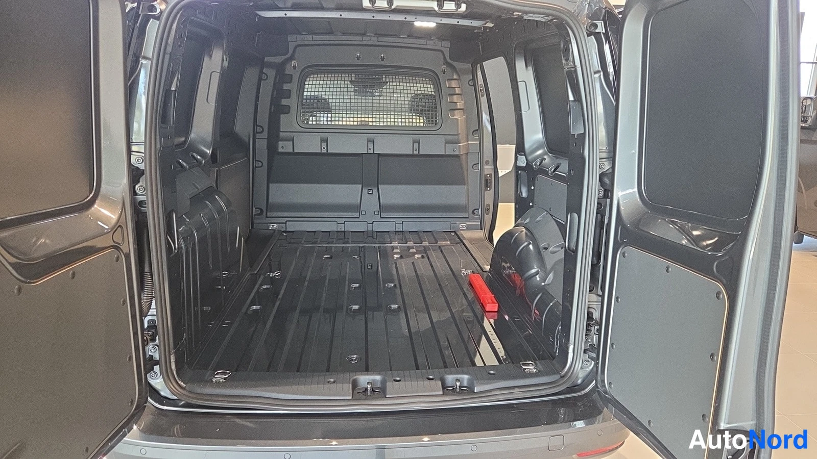 Grå Volkswagen Caddy 2026, bagageutrymme, bild 9