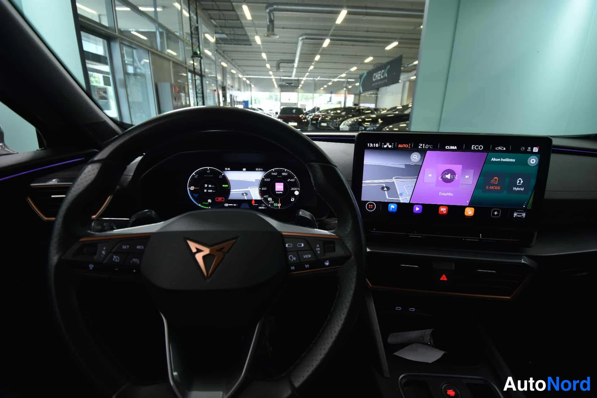 Musta Cupra Formentor 2021, ohjaamo, kuva 15