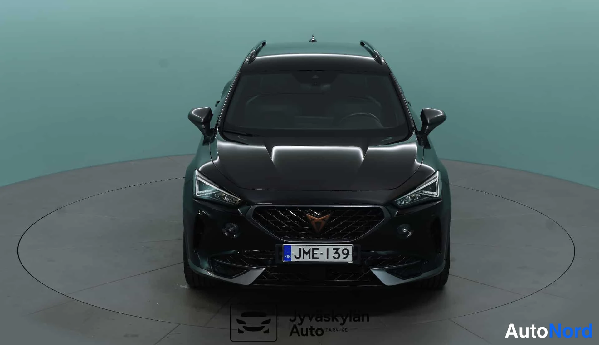 Musta Cupra Formentor 2021, edestä, kuva 4
