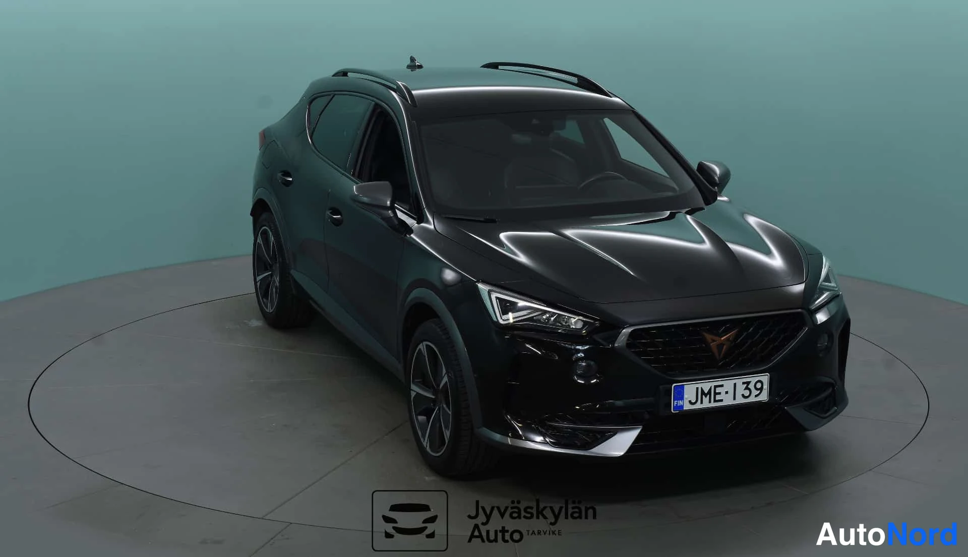 Musta Cupra Formentor 2021, etuviisto, keula oikealle, kuva 3