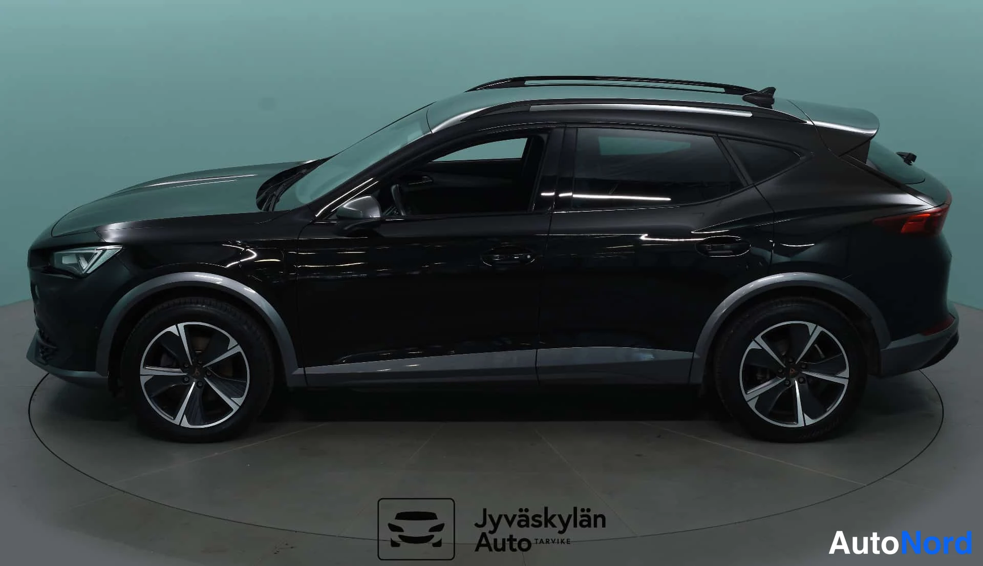 Musta Cupra Formentor 2021, etuviisto, keula vasemmalle, kuva 2