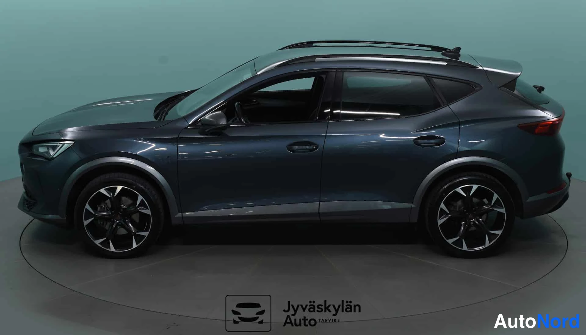 Harmaa Cupra Formentor 2023, sivulta, kuva 7
