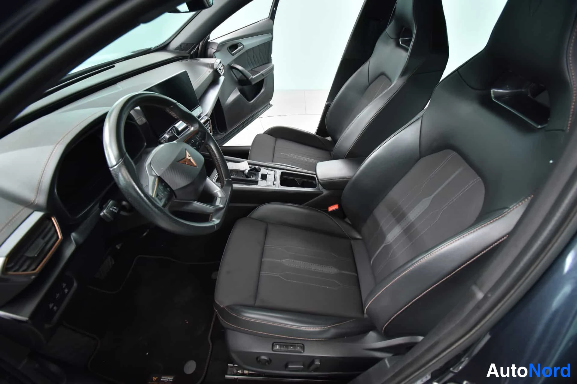 Harmaa Cupra Formentor 2023, ohjaamo, kuva 12