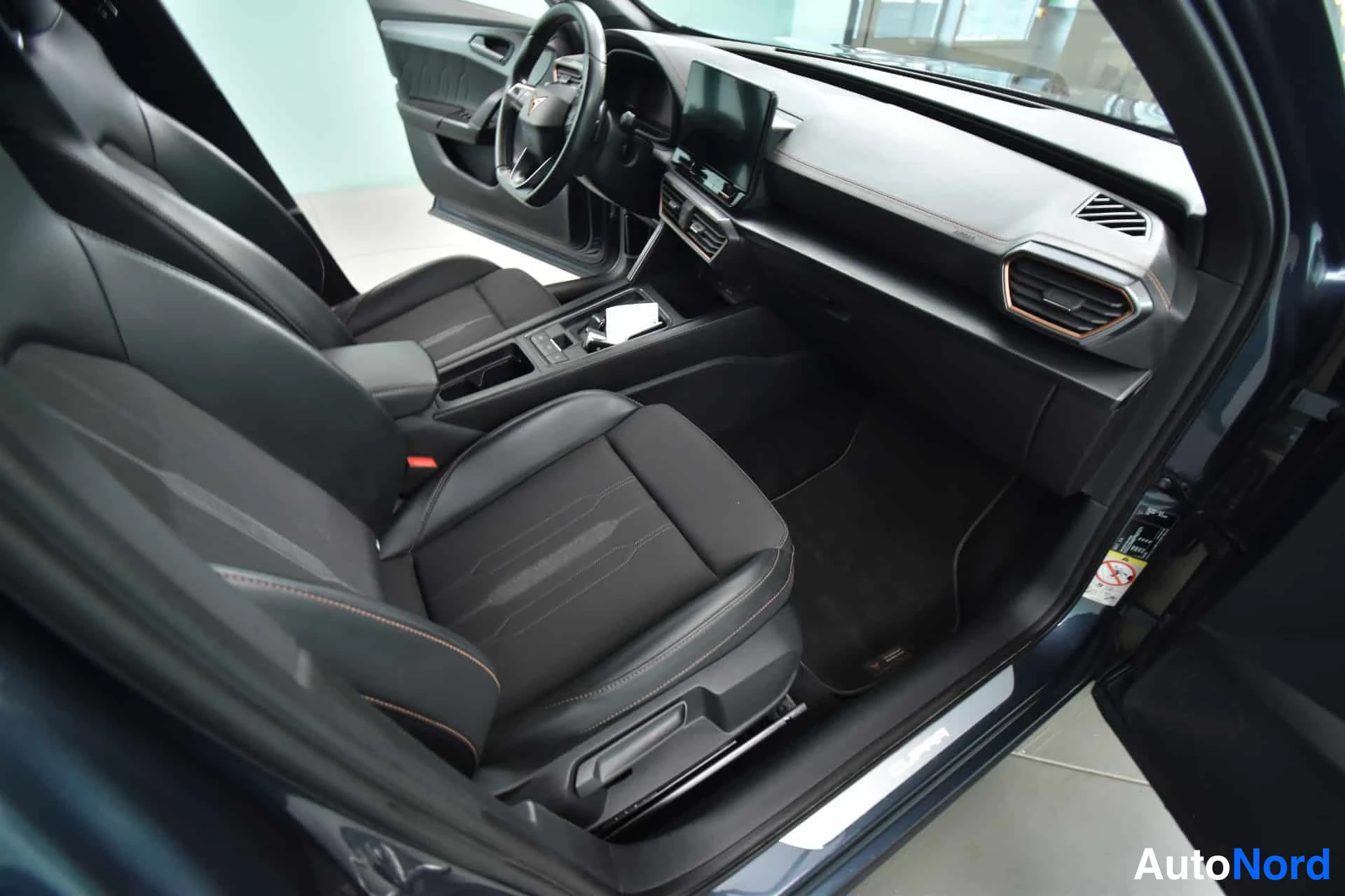 Harmaa Cupra Formentor 2023, ohjaamo, kuva 13