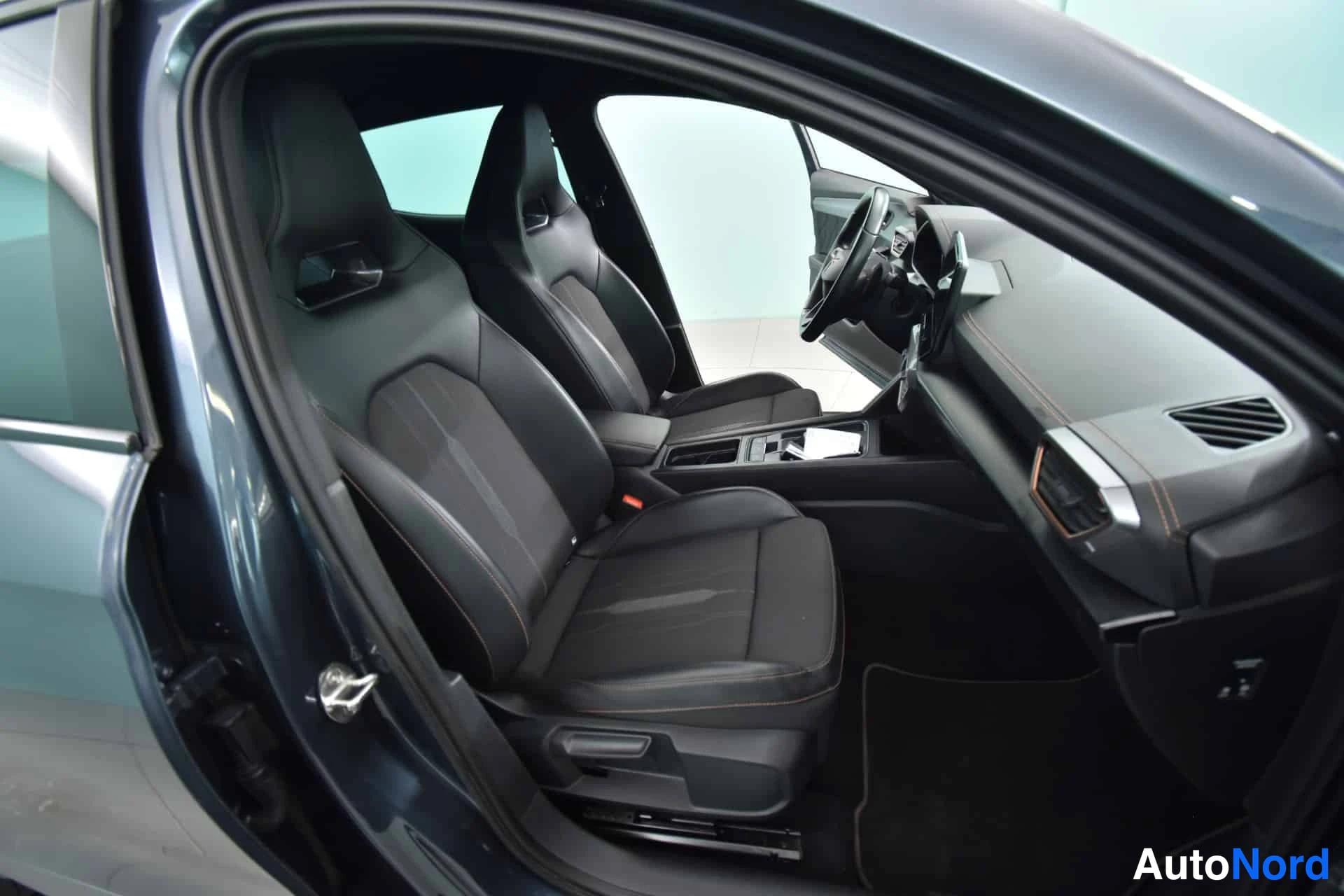 Harmaa Cupra Formentor 2023, ohjaamo, kuva 14