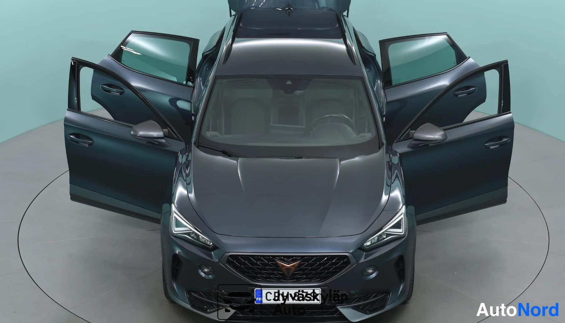 Harmaa Cupra Formentor 2023, edestä, kuva 6