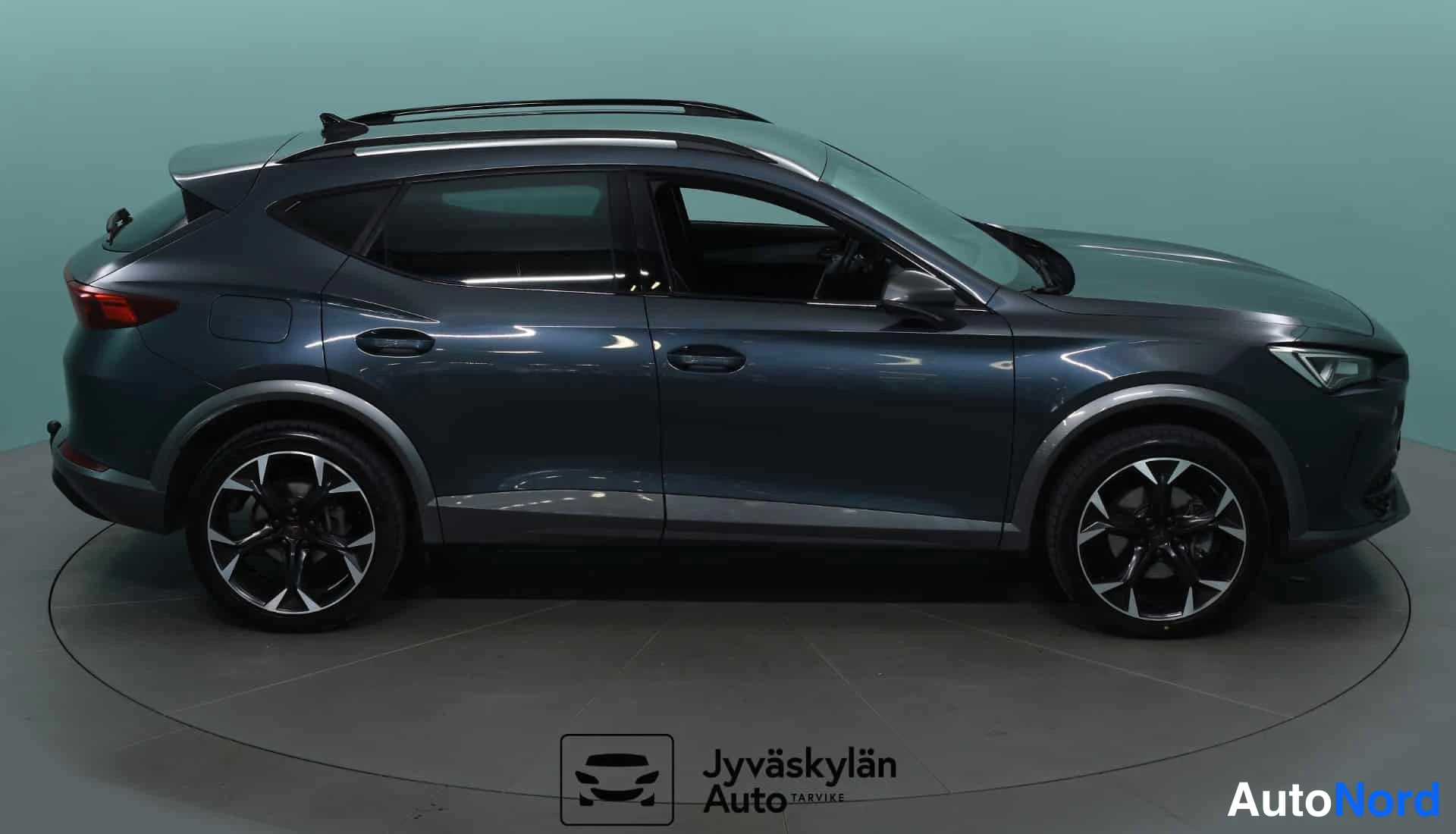 Harmaa Cupra Formentor 2023, etuviisto, keula oikealle, kuva 3