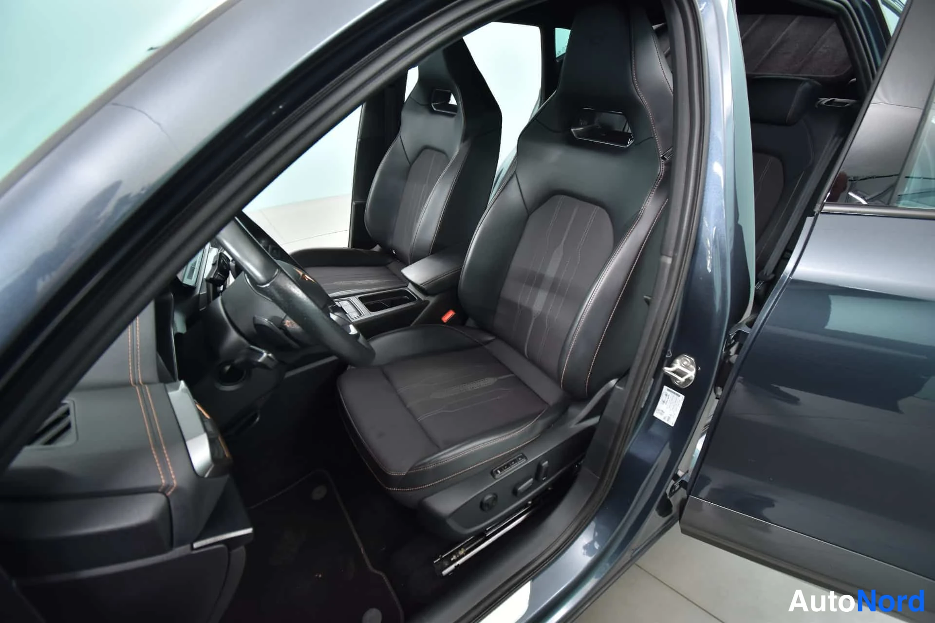Harmaa Cupra Formentor 2023, etuistuimet, kuva 16