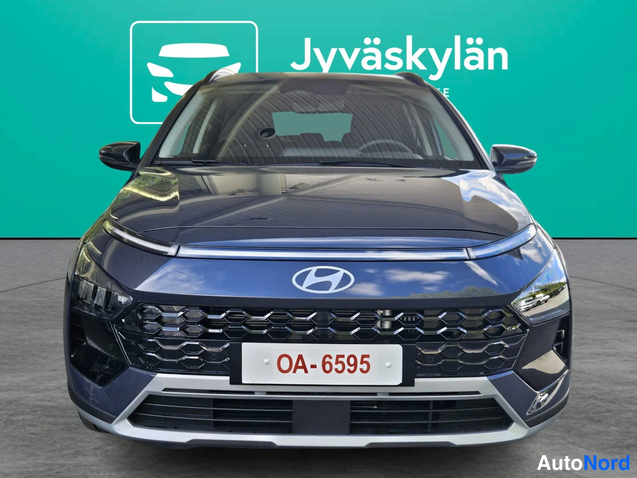 Harmaa Hyundai Bayon 2026, edestä, kuva 7