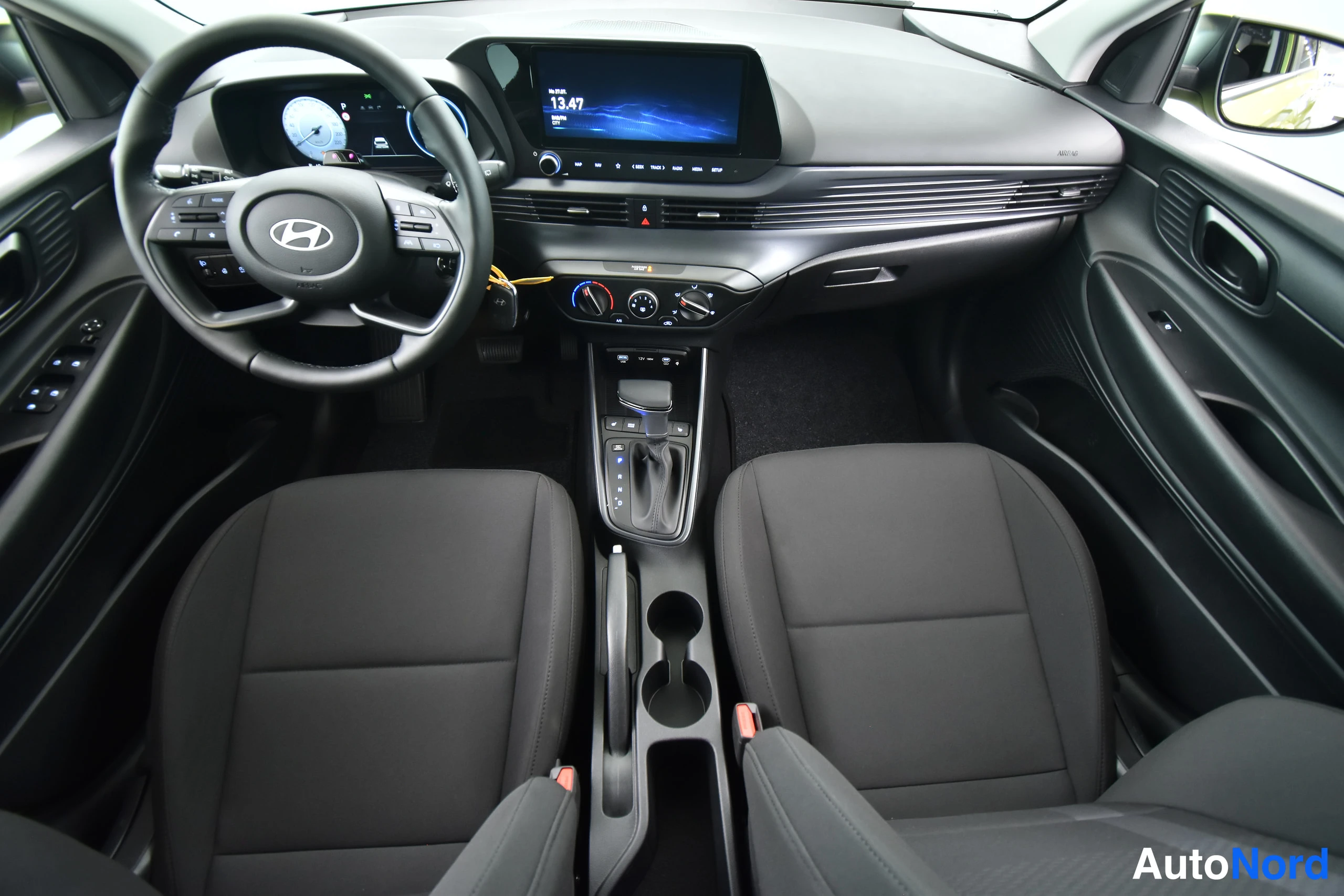 Keltainen Hyundai i20 2026, ohjaamo, kuva 22