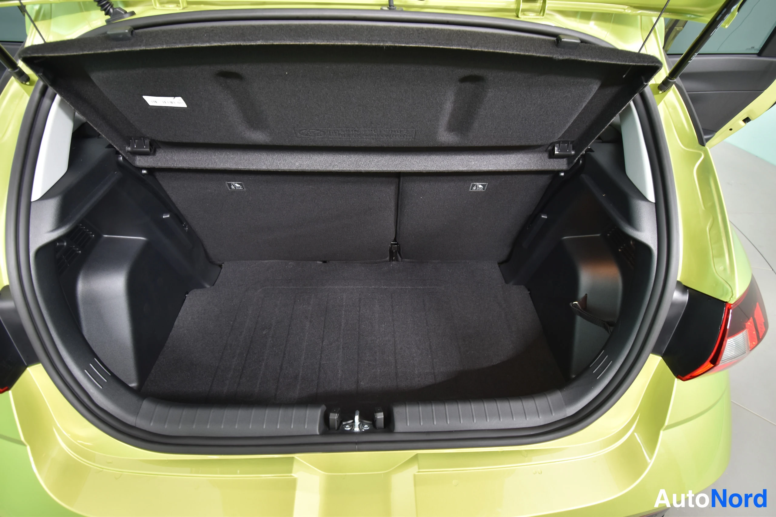 Keltainen Hyundai i20 2026, tavaratila, kuva 30