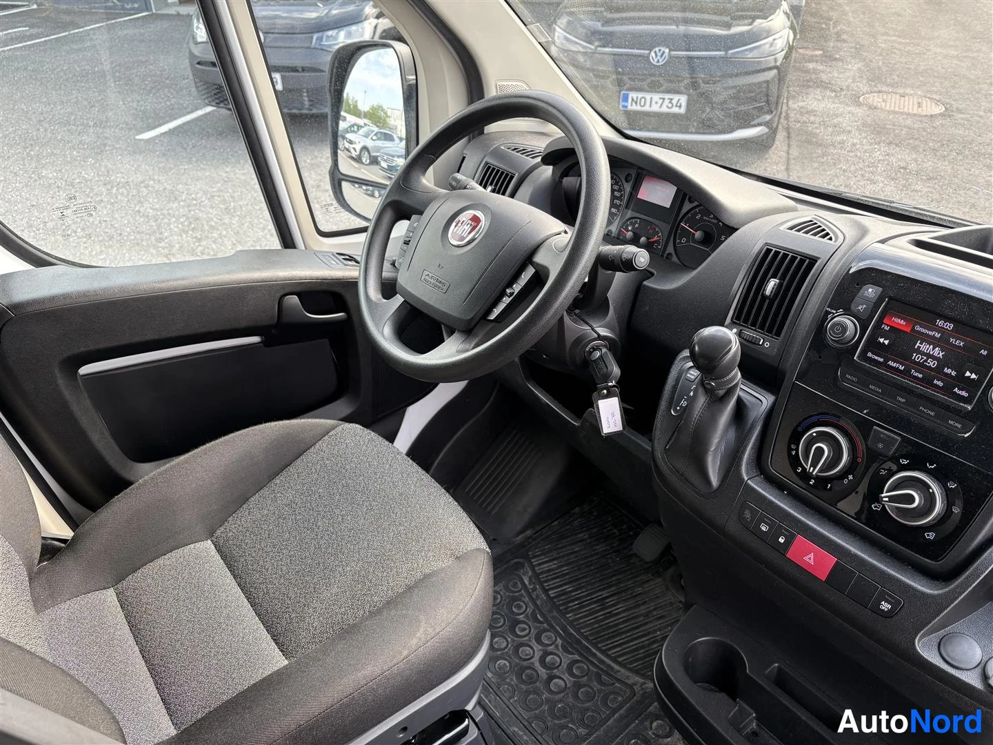Valkoinen Fiat Ducato 2021, ohjaamo, kuva 8