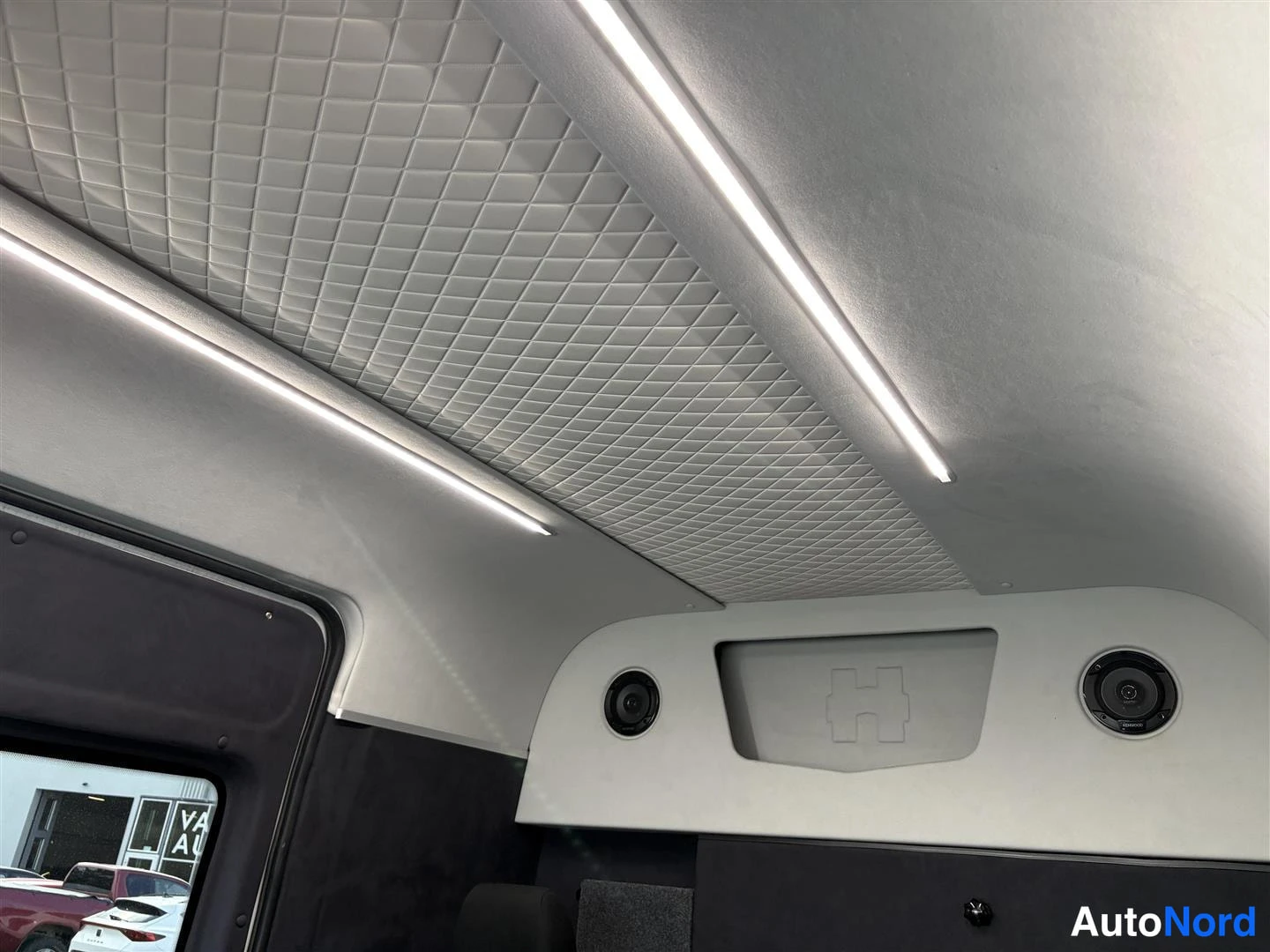 Valkoinen Fiat Ducato 2021, ohjaamo, kuva 10