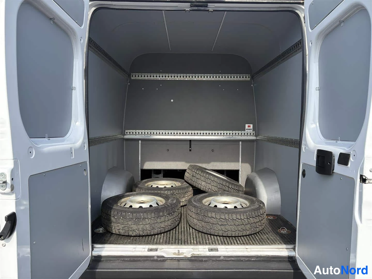 Valkoinen Fiat Ducato 2021, tavaratila, kuva 15