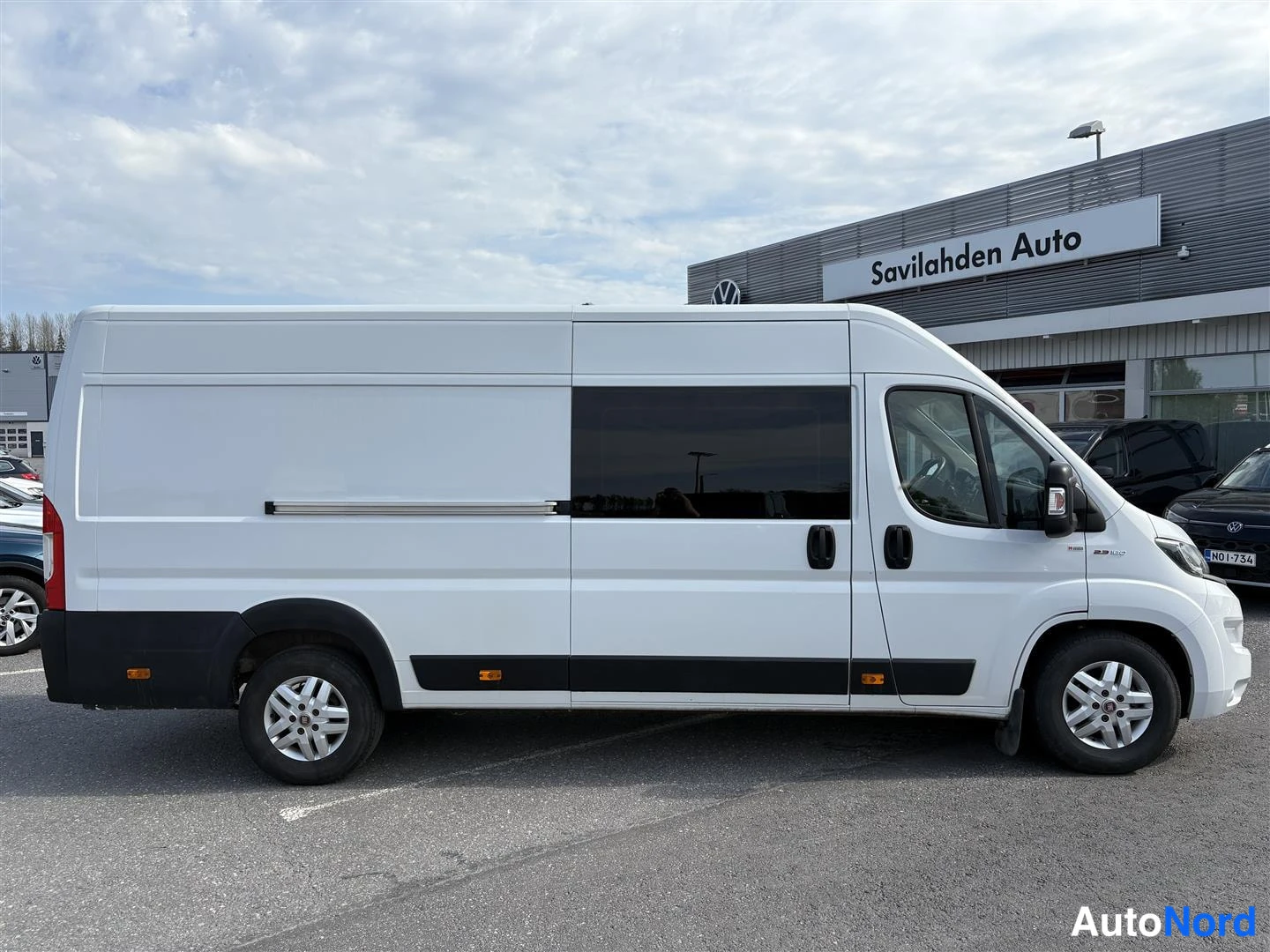 Valkoinen Fiat Ducato 2021, etuviisto, keula oikealle, kuva 3
