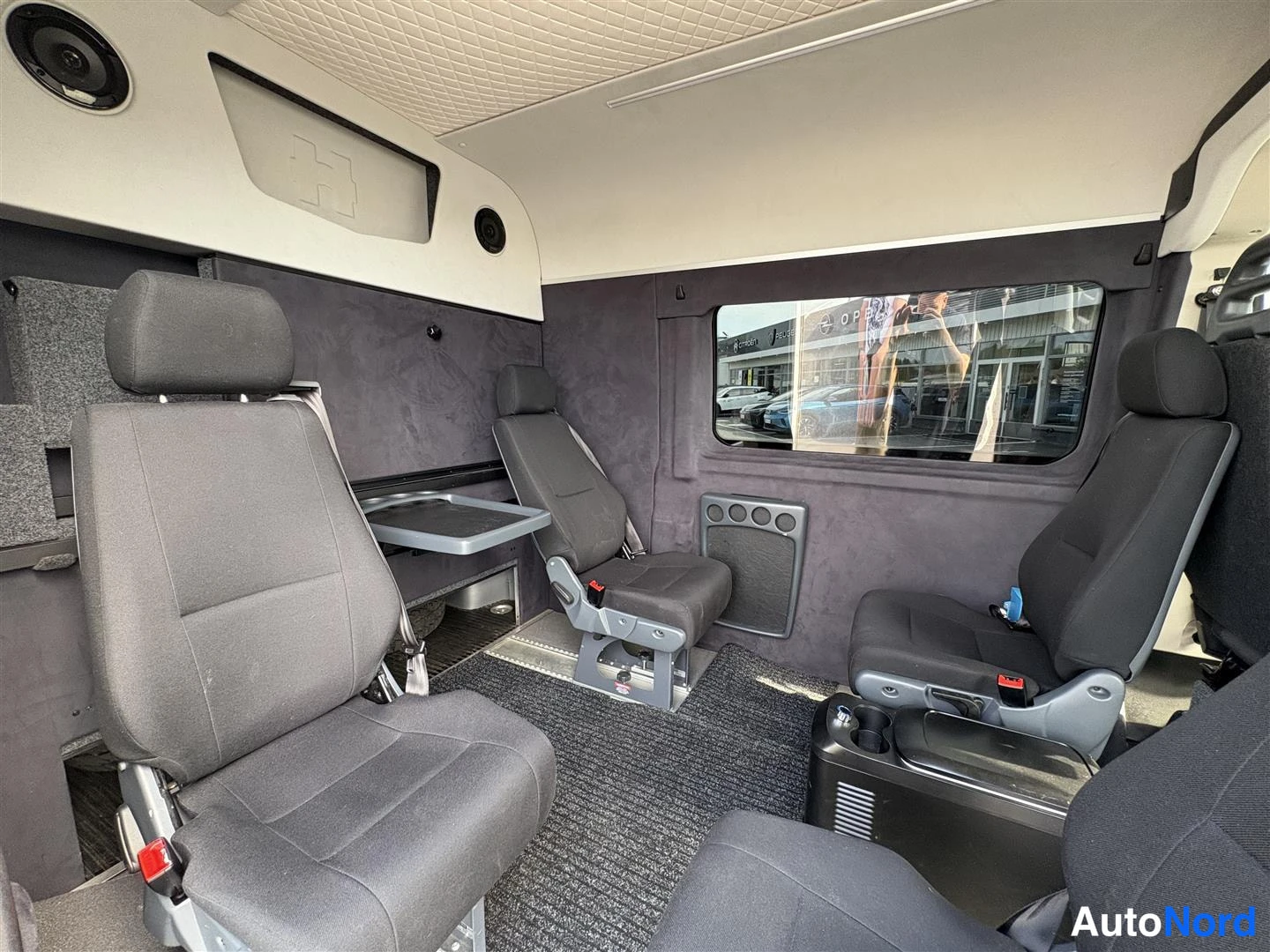 Valkoinen Fiat Ducato 2021, takaistuimet, kuva 12