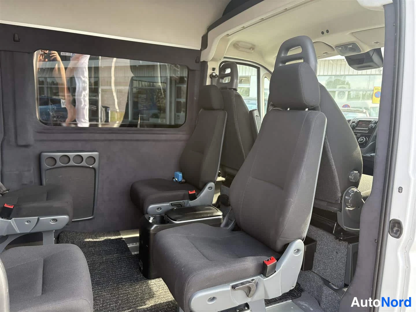 Valkoinen Fiat Ducato 2021, takaistuimet, kuva 13