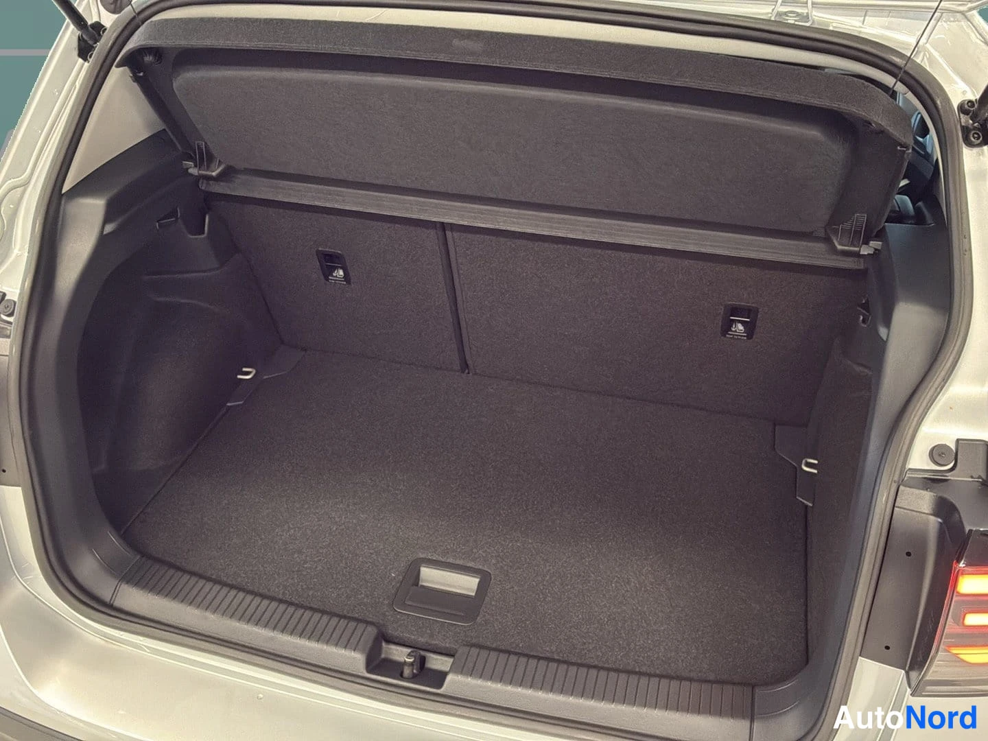 Harmaa Volkswagen T-Cross 2026, tavaratila, kuva 14