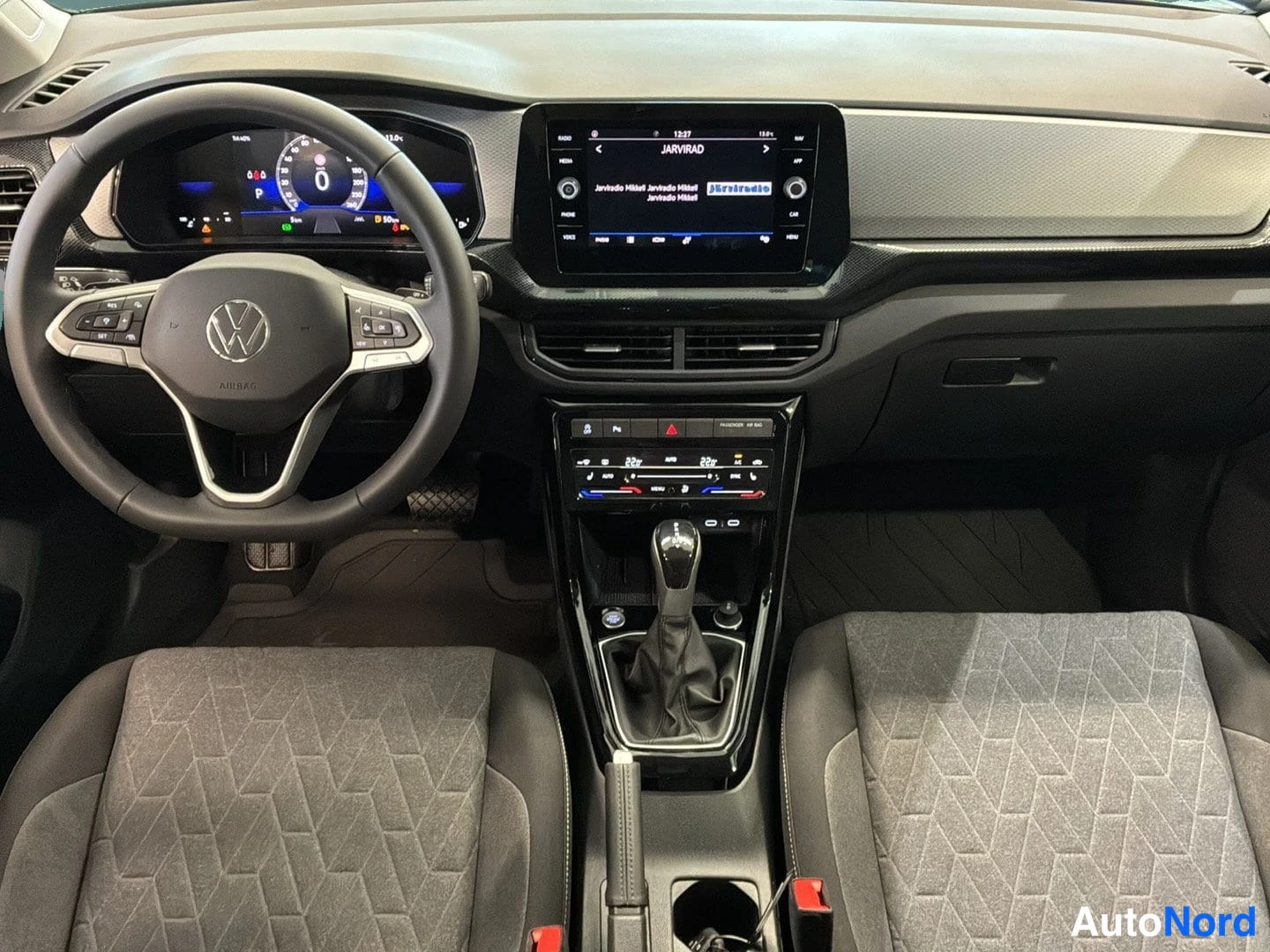Harmaa Volkswagen T-Cross 2026, ohjaamo, kuva 7